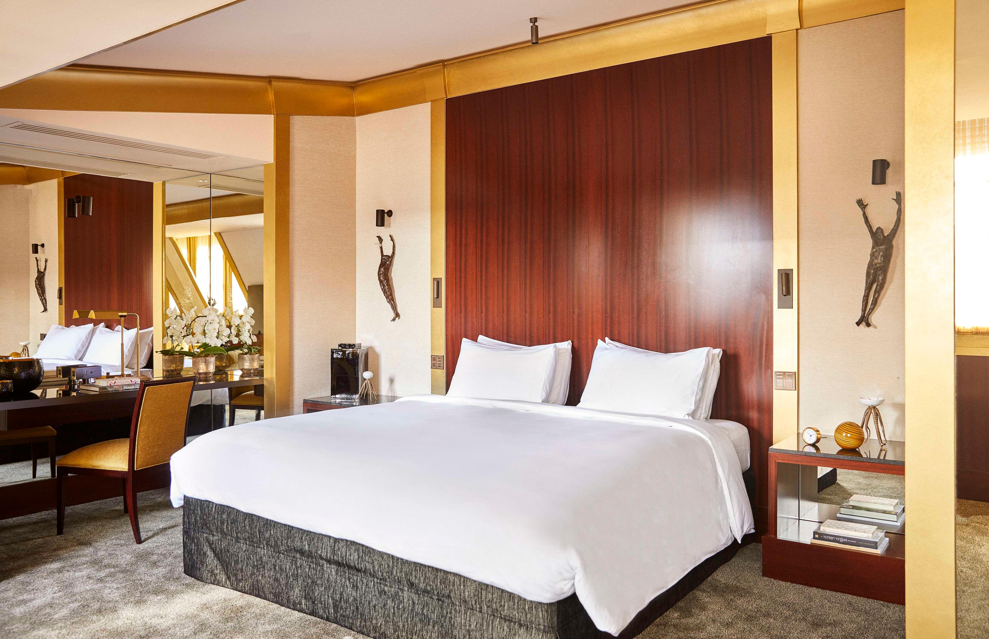 Double Deluxe King Bed