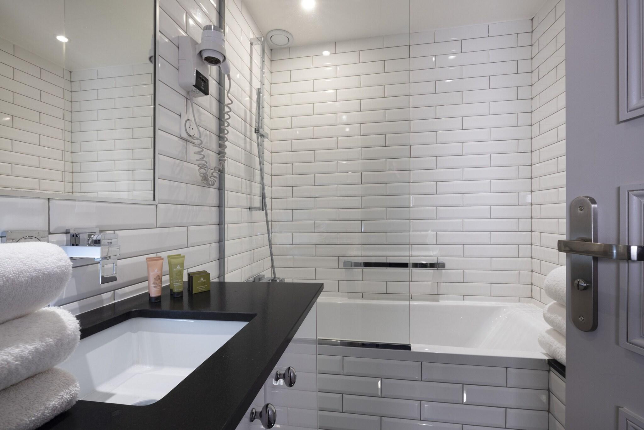 Suite Deluxe Queen Bed