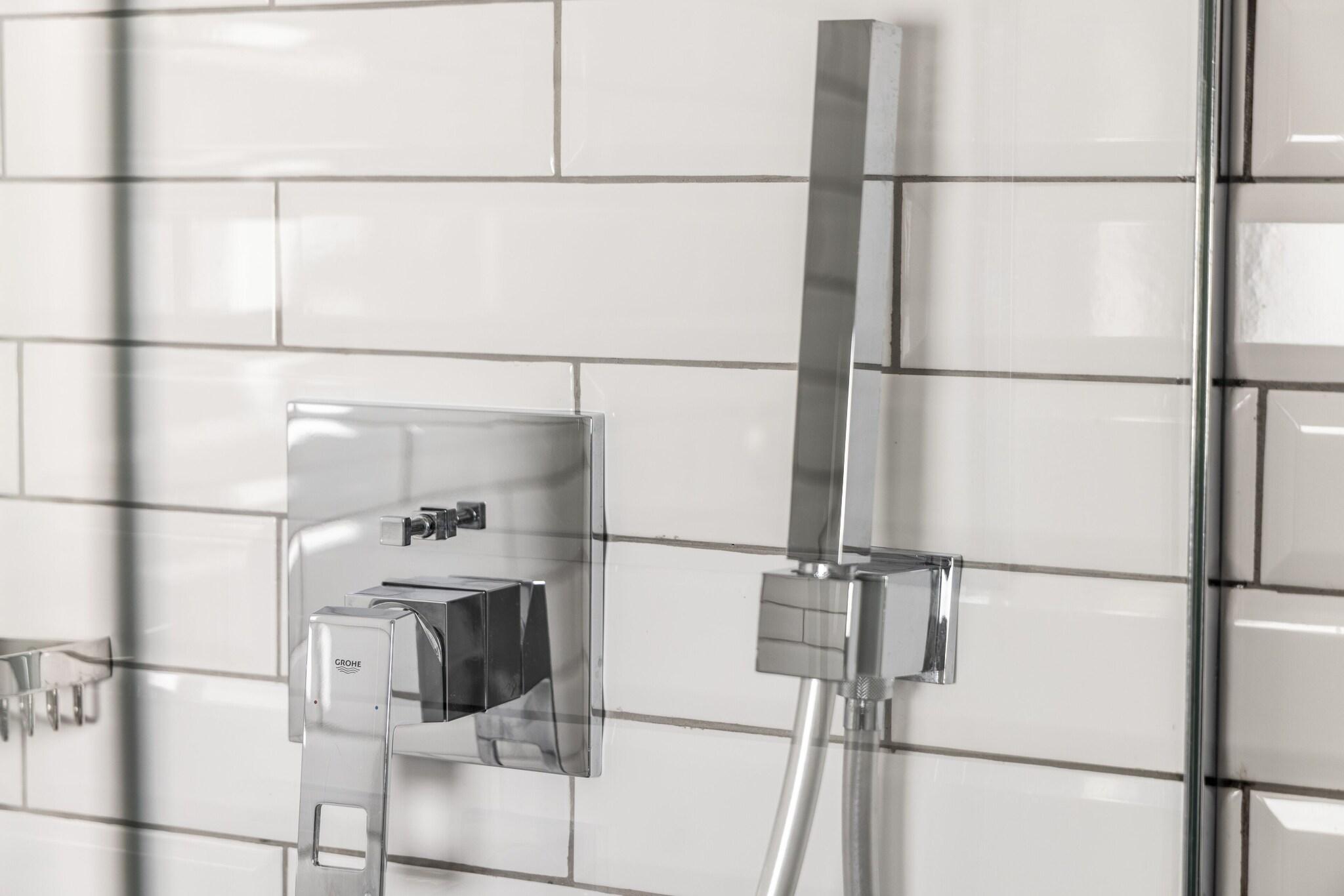 Double Executive Queen Bed