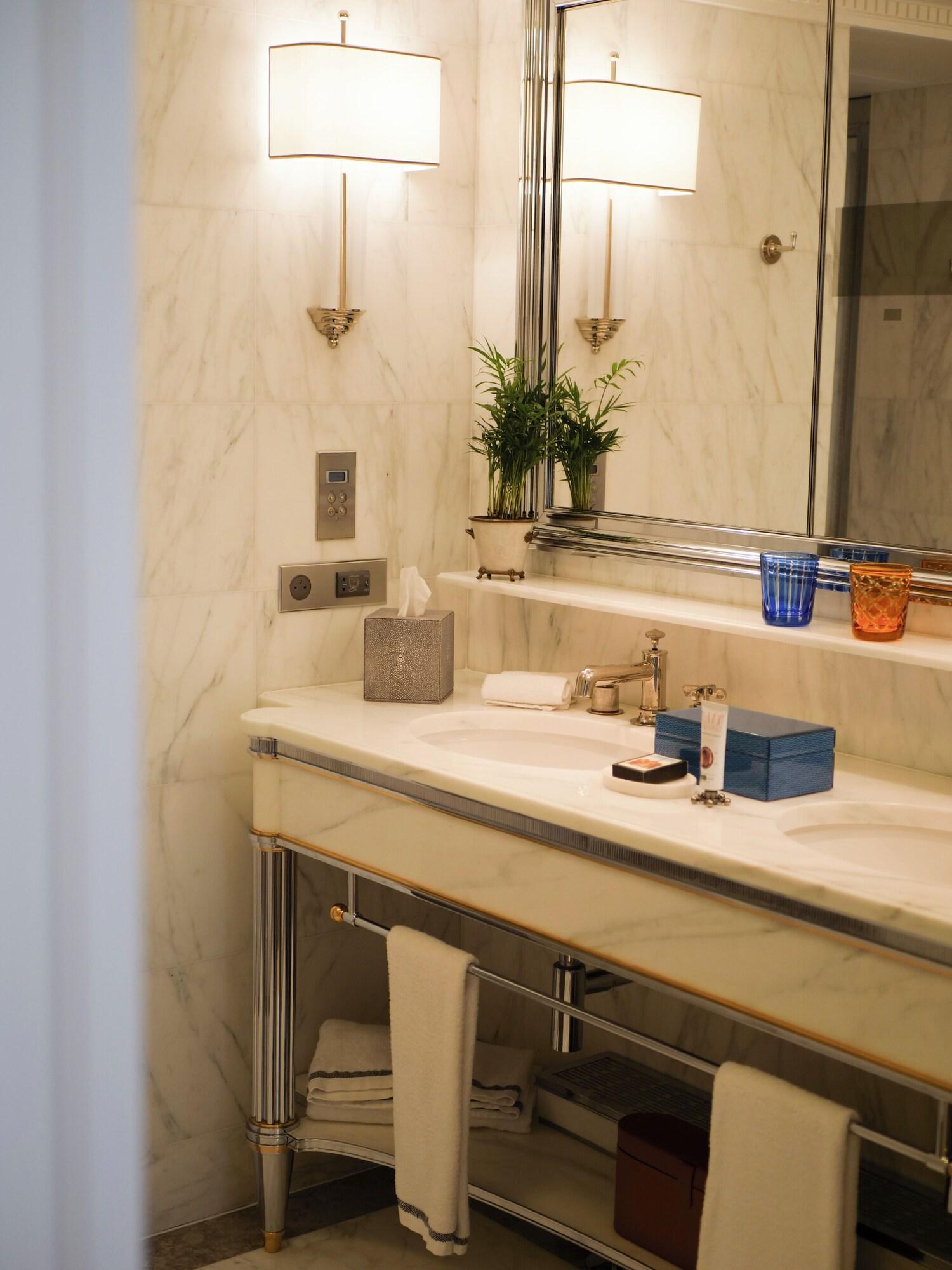 Junior Suite King Size Bed