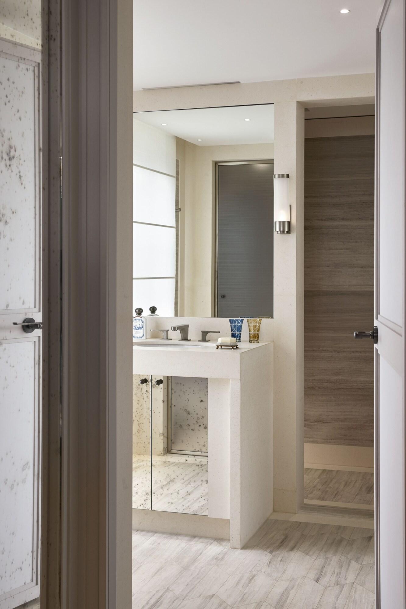 Suite Queen Size Bed