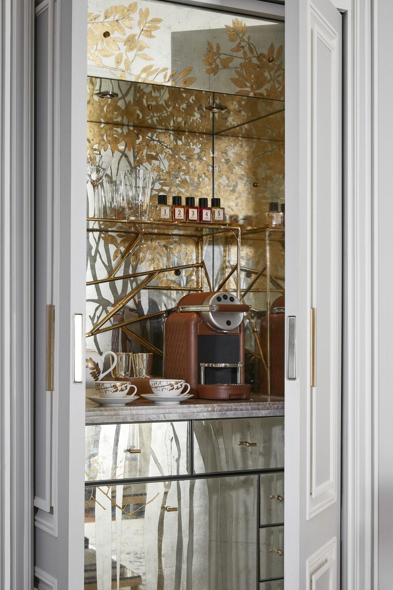 Suite Queen Size Bed