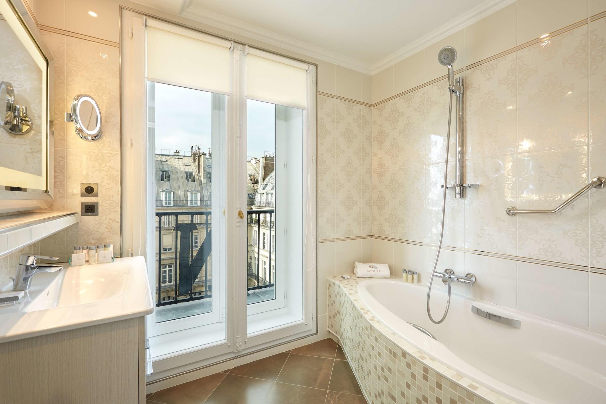 Junior Suite King Size Bed