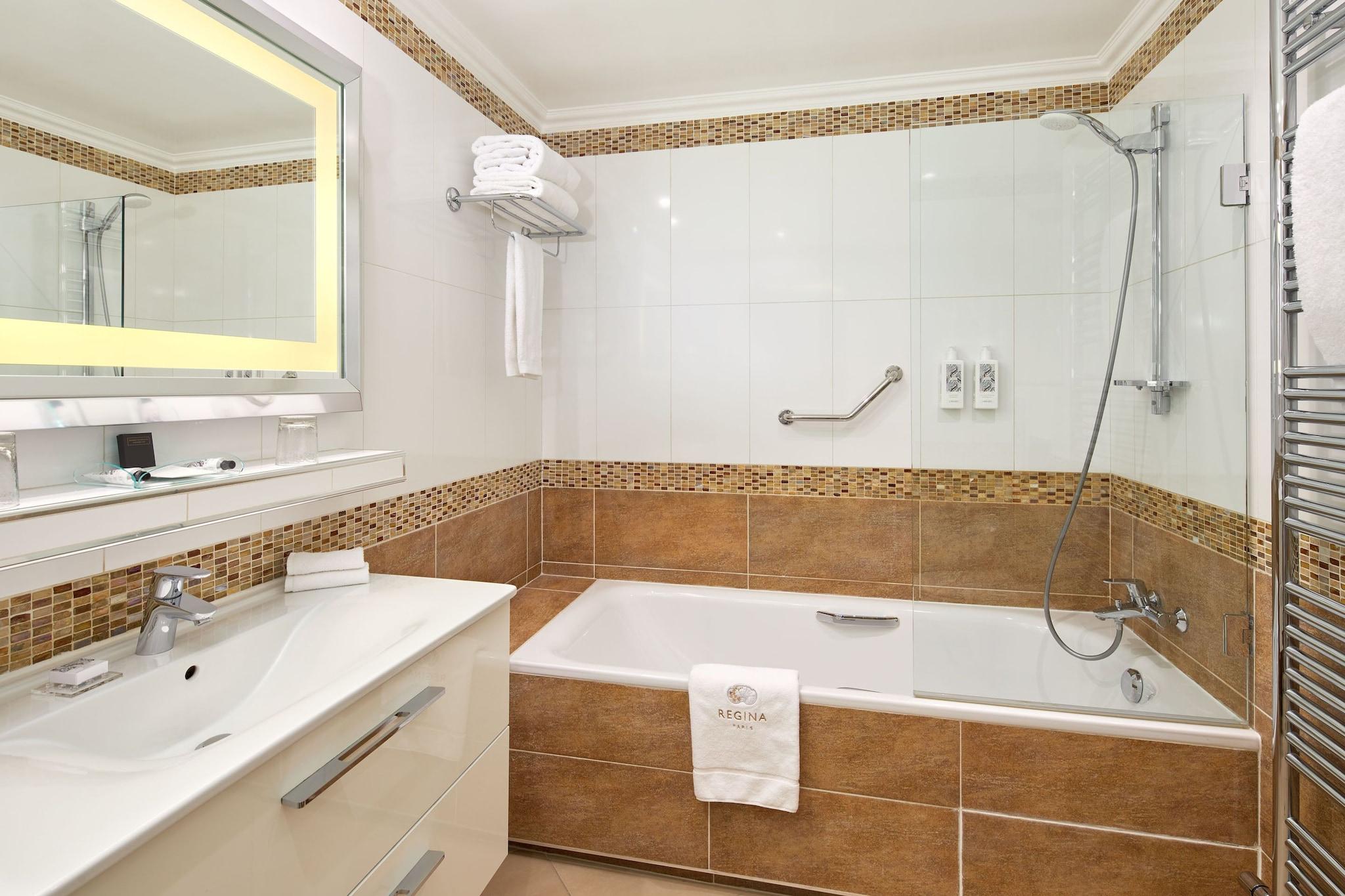 Junior Suite King Size Bed