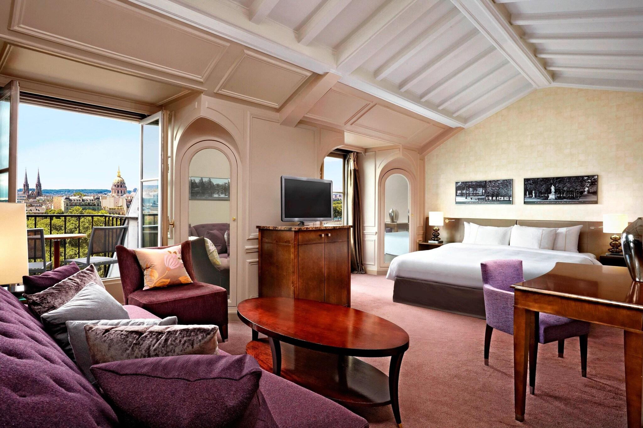 Junior Suite Queen Size Bed