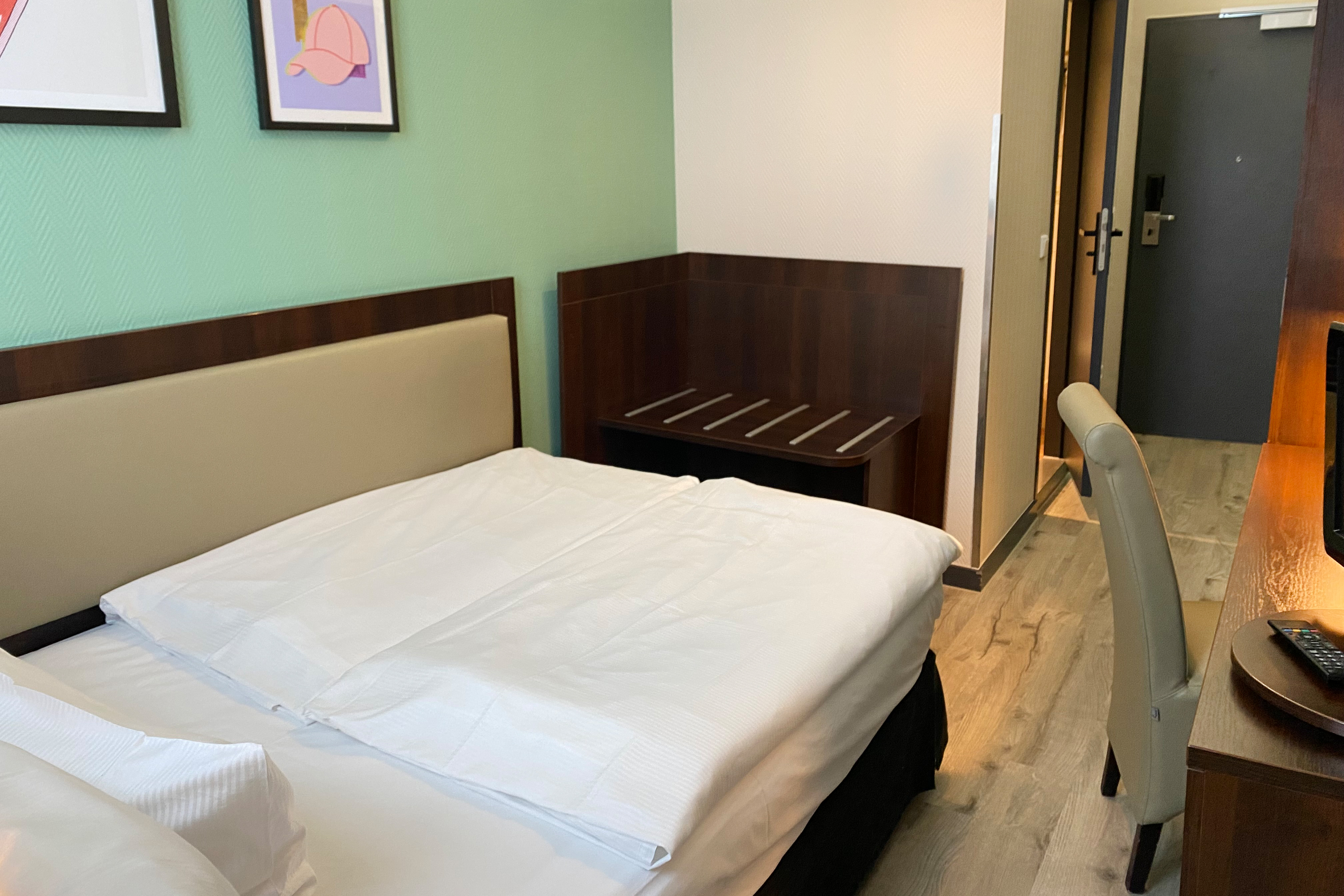 Double Queen Size Bed