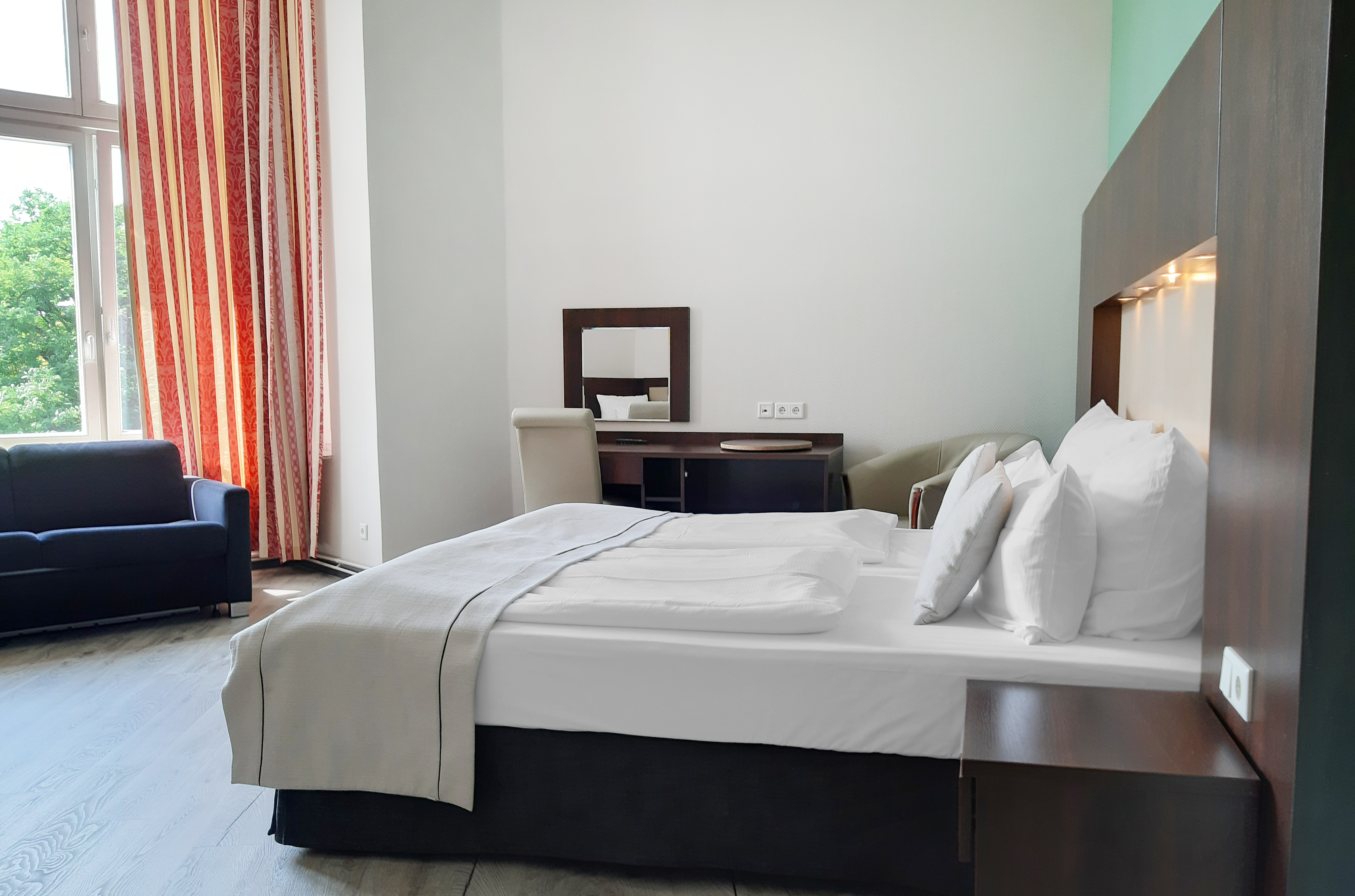 Family Room Capacity 5