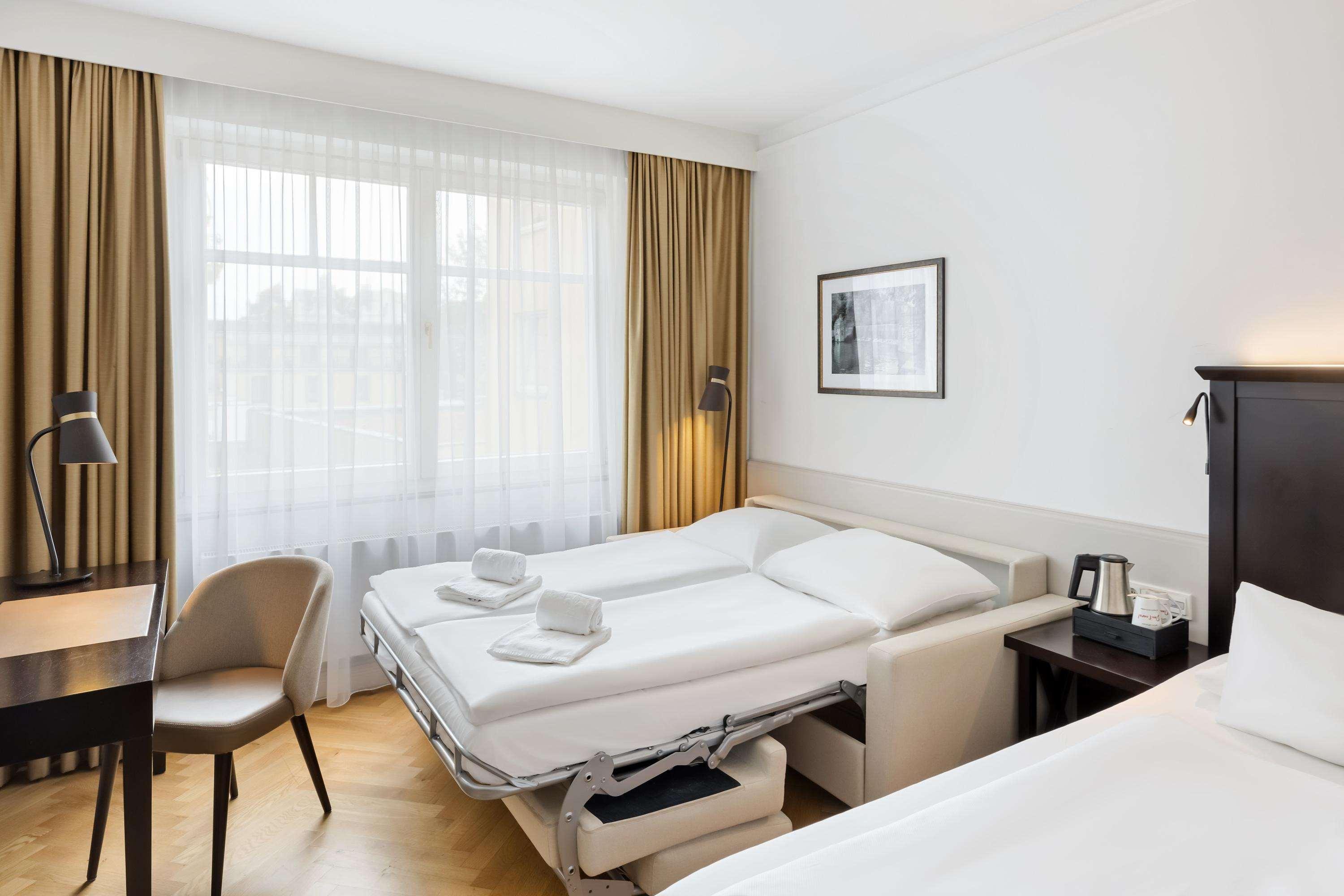 Family Room Capacity 3