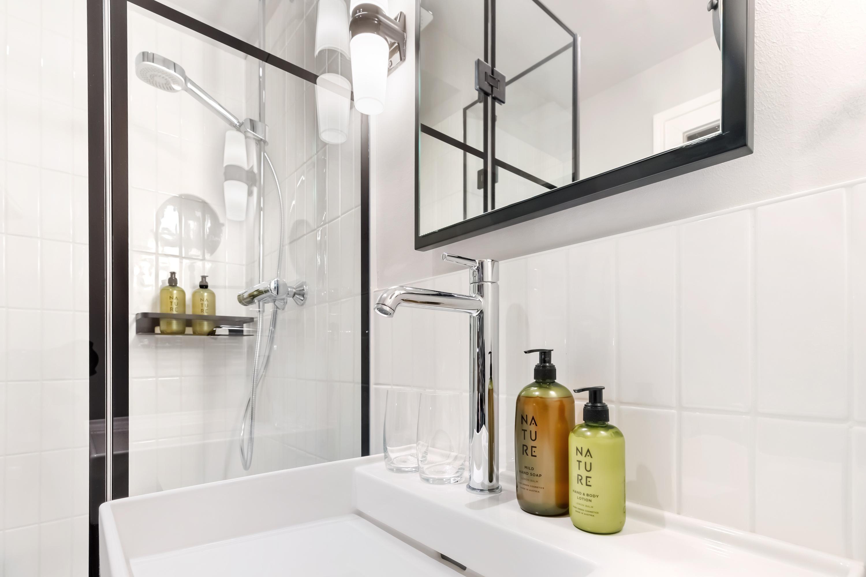 Double Classic Queen Bed