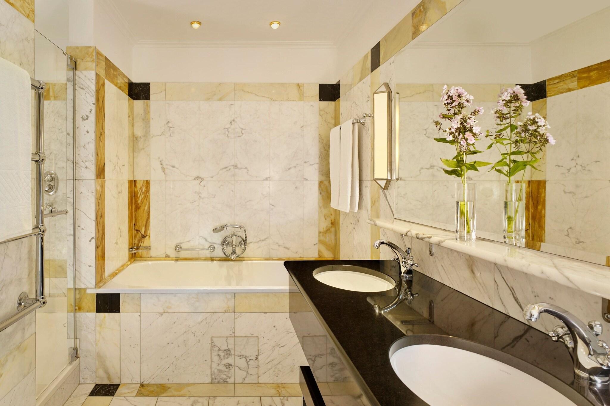 Double Deluxe King Bed