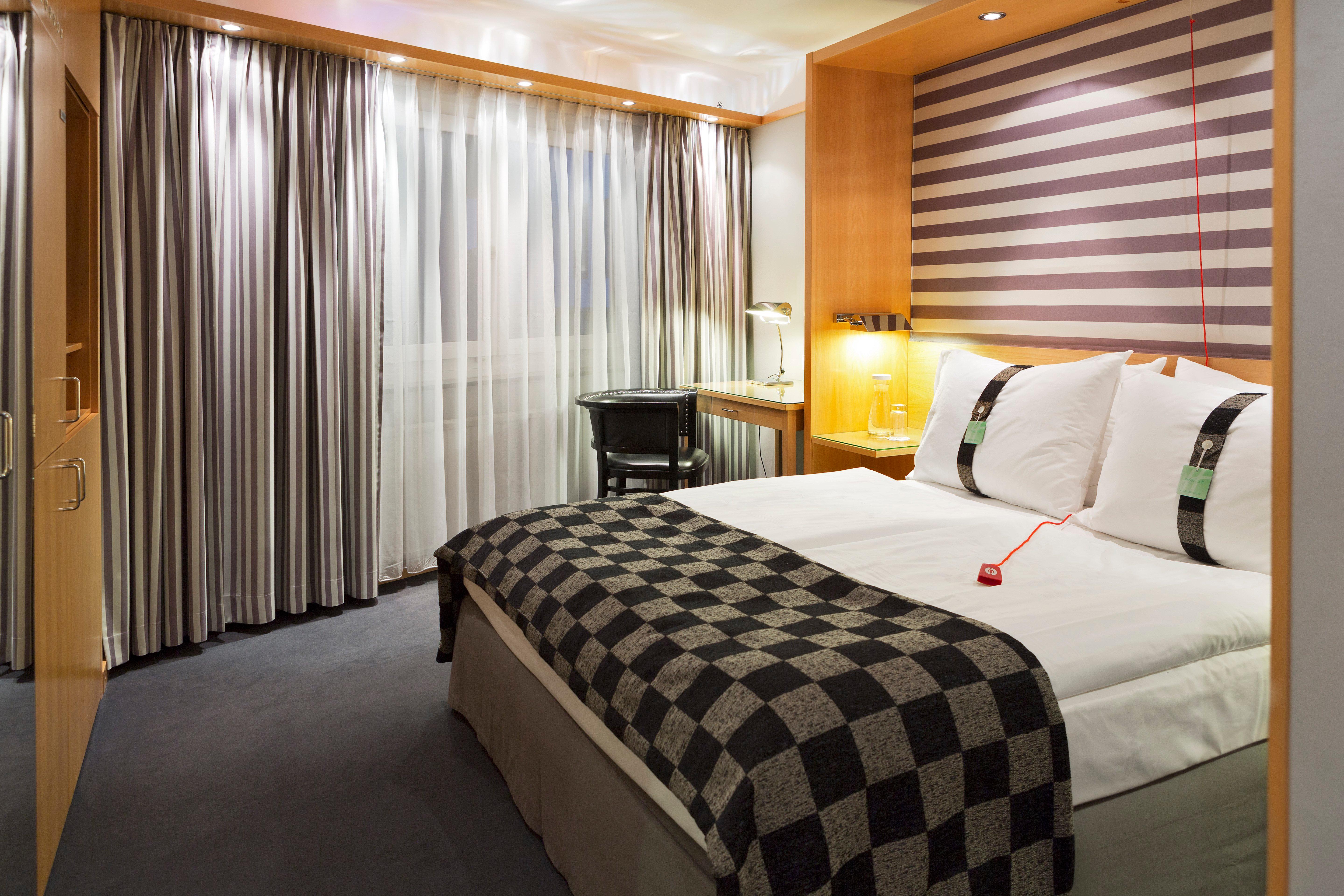 Double Accessible with Views