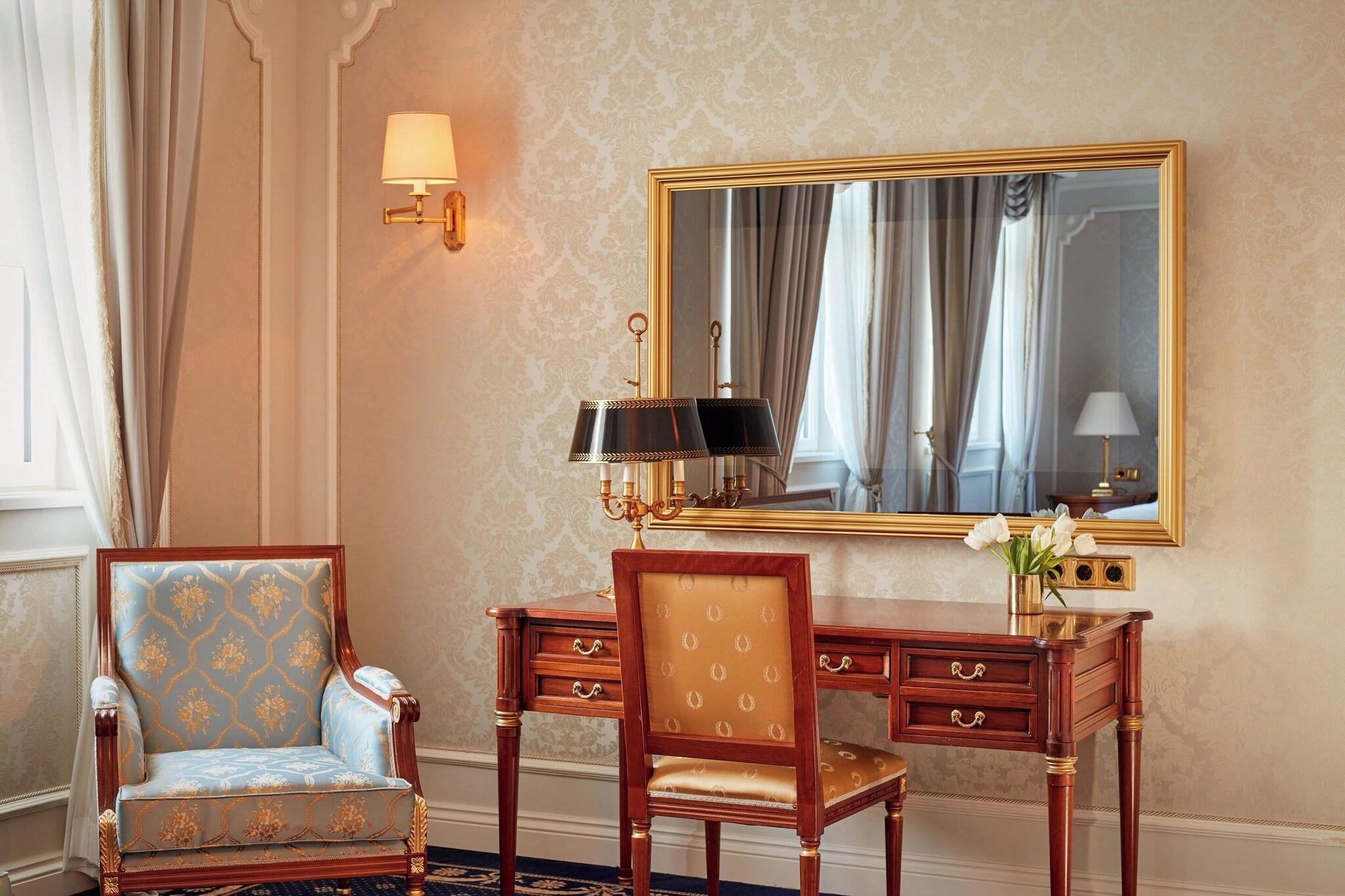 Junior Suite King Size Bed
