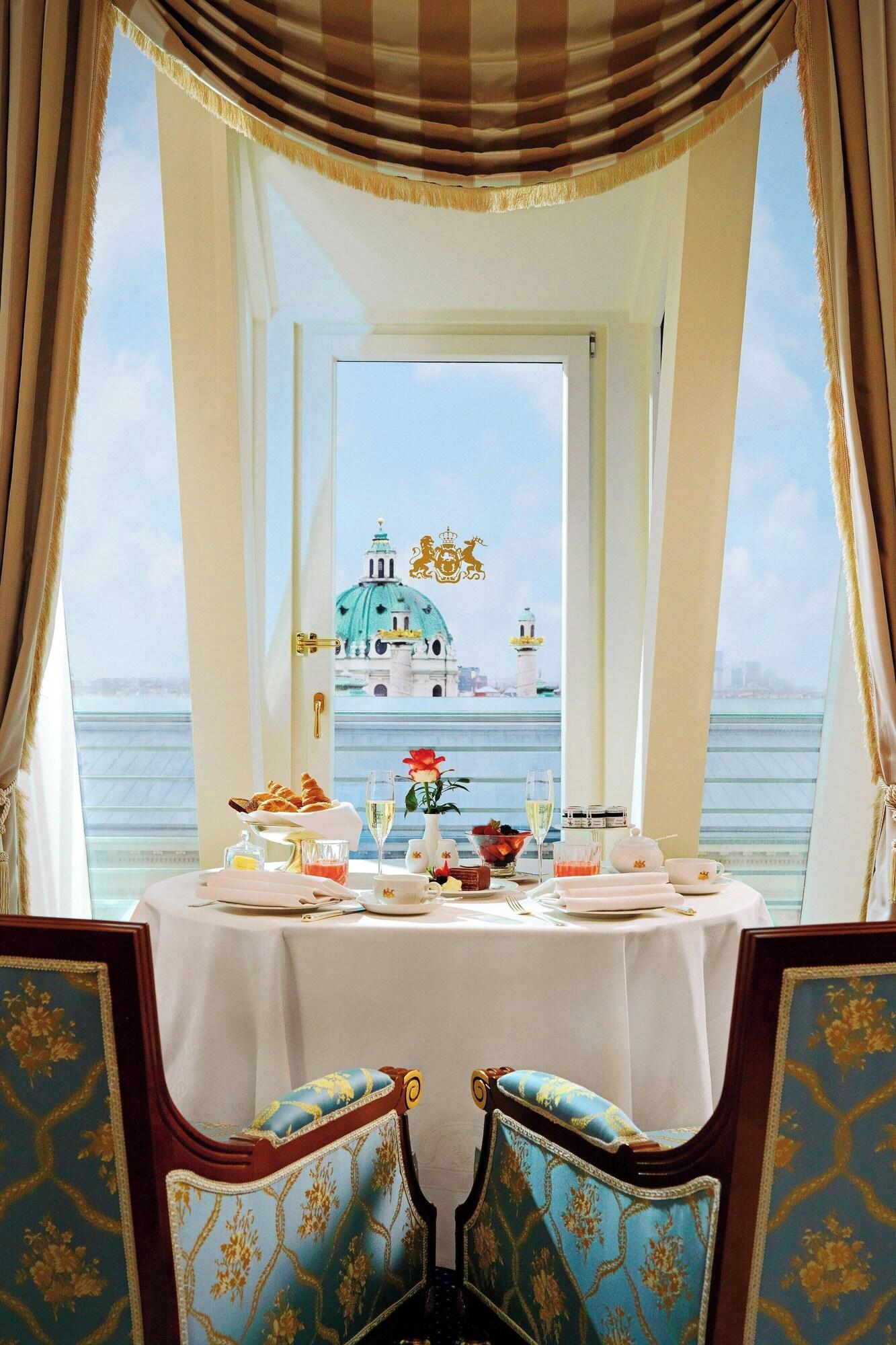 Suite City View King Bed