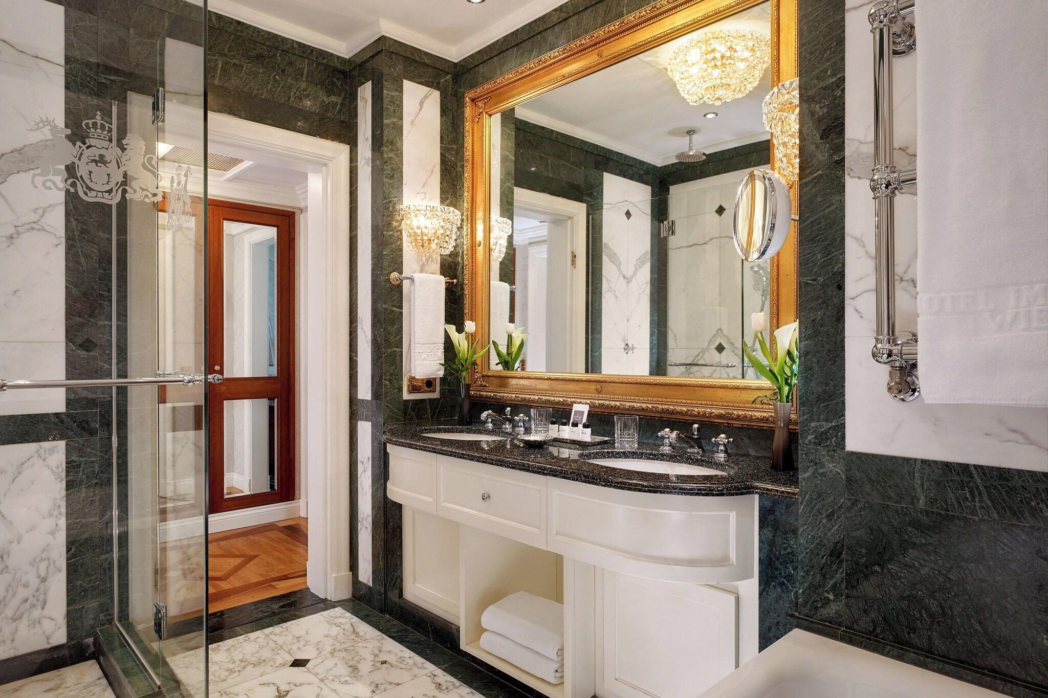 Junior Suite City View King Bed