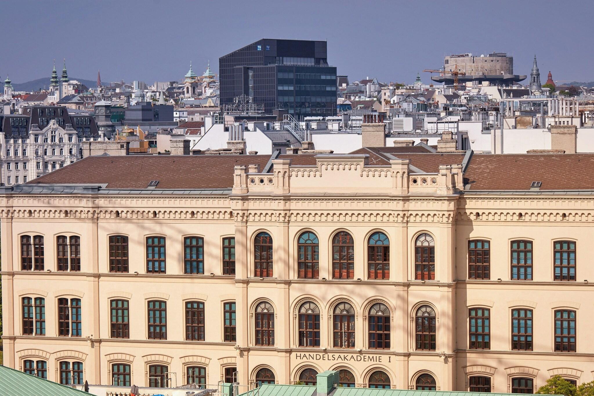 Double Deluxe King Bed