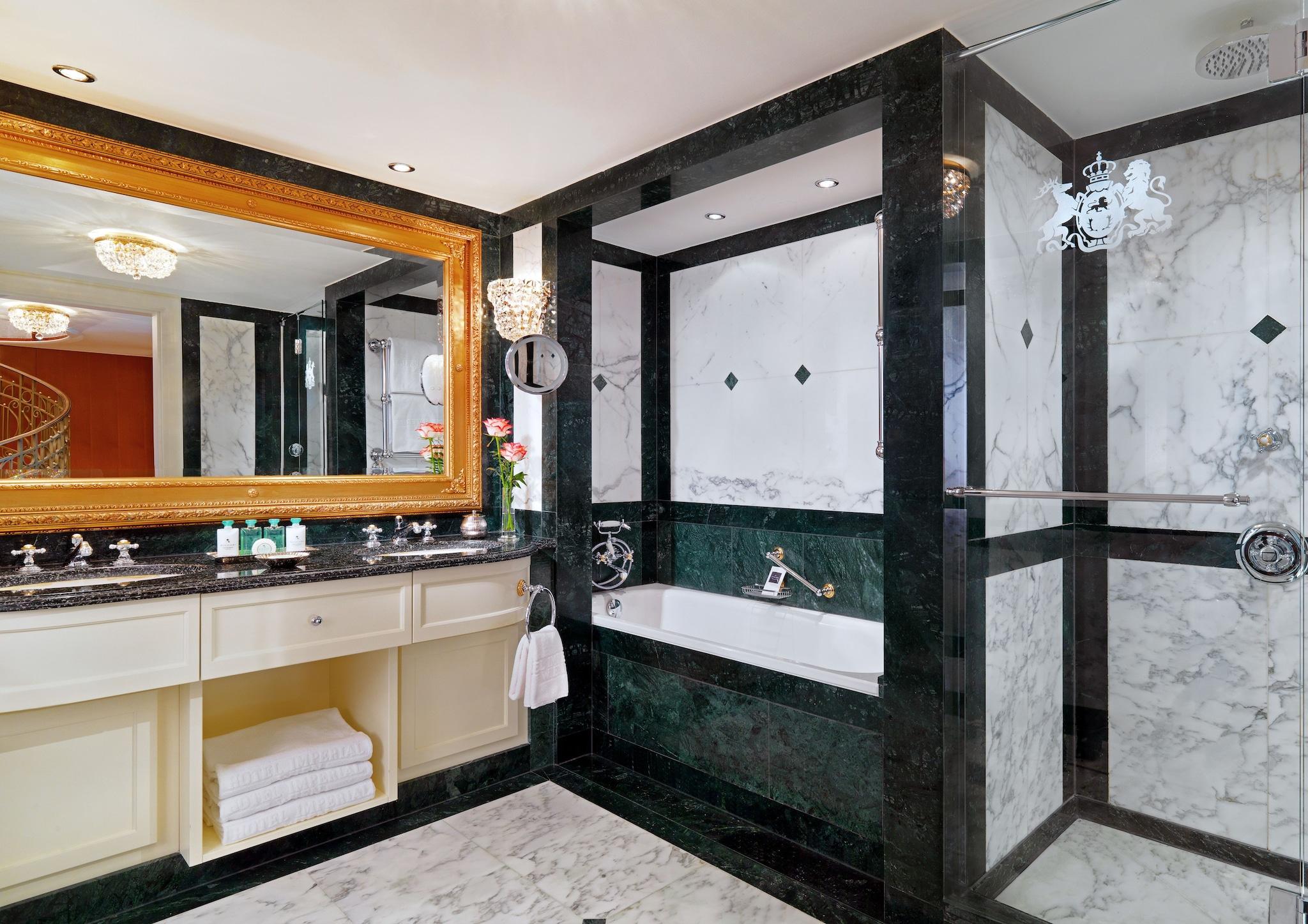 Junior Suite City View King Bed