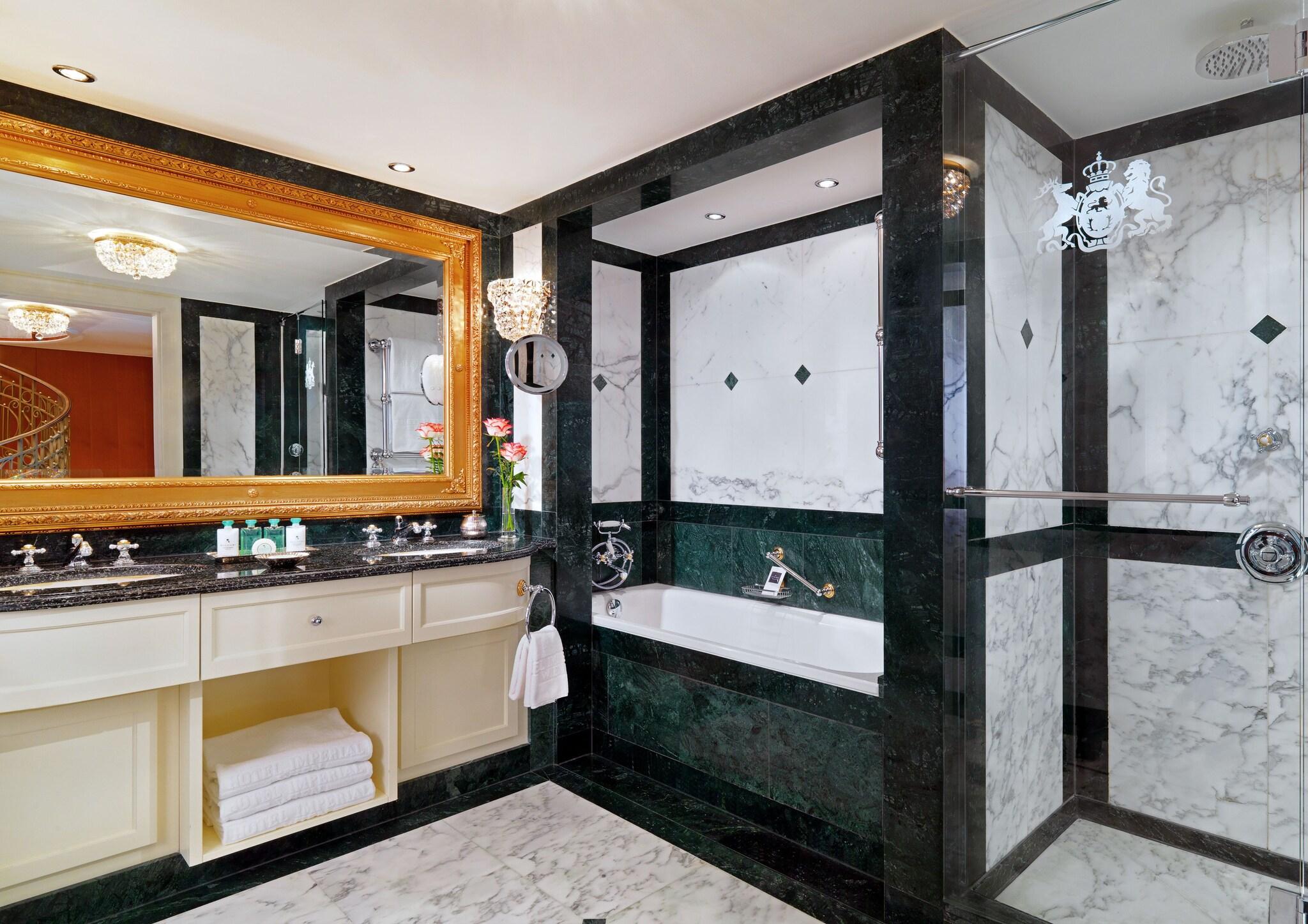 Double Deluxe King Bed