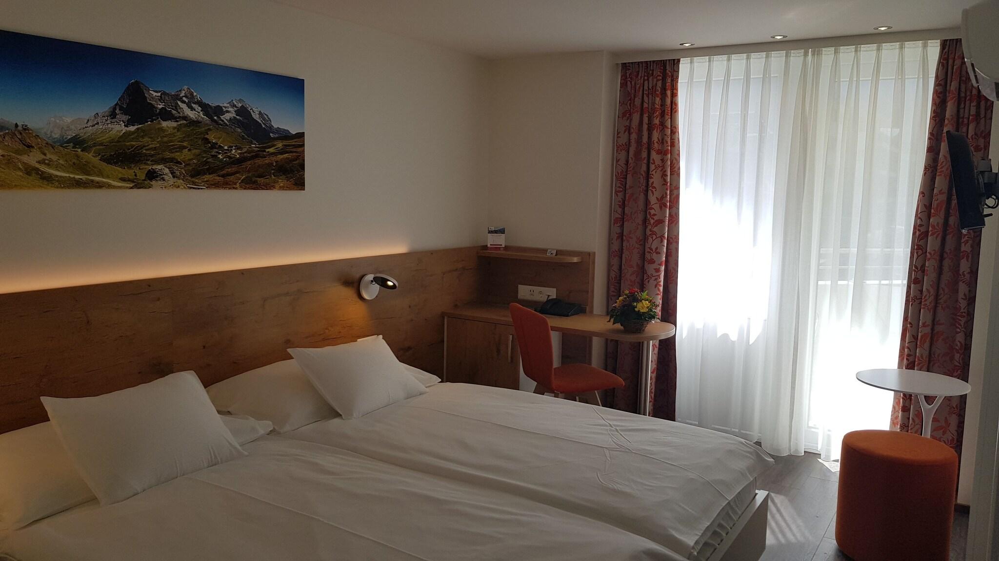 Triple Superior Mountain View