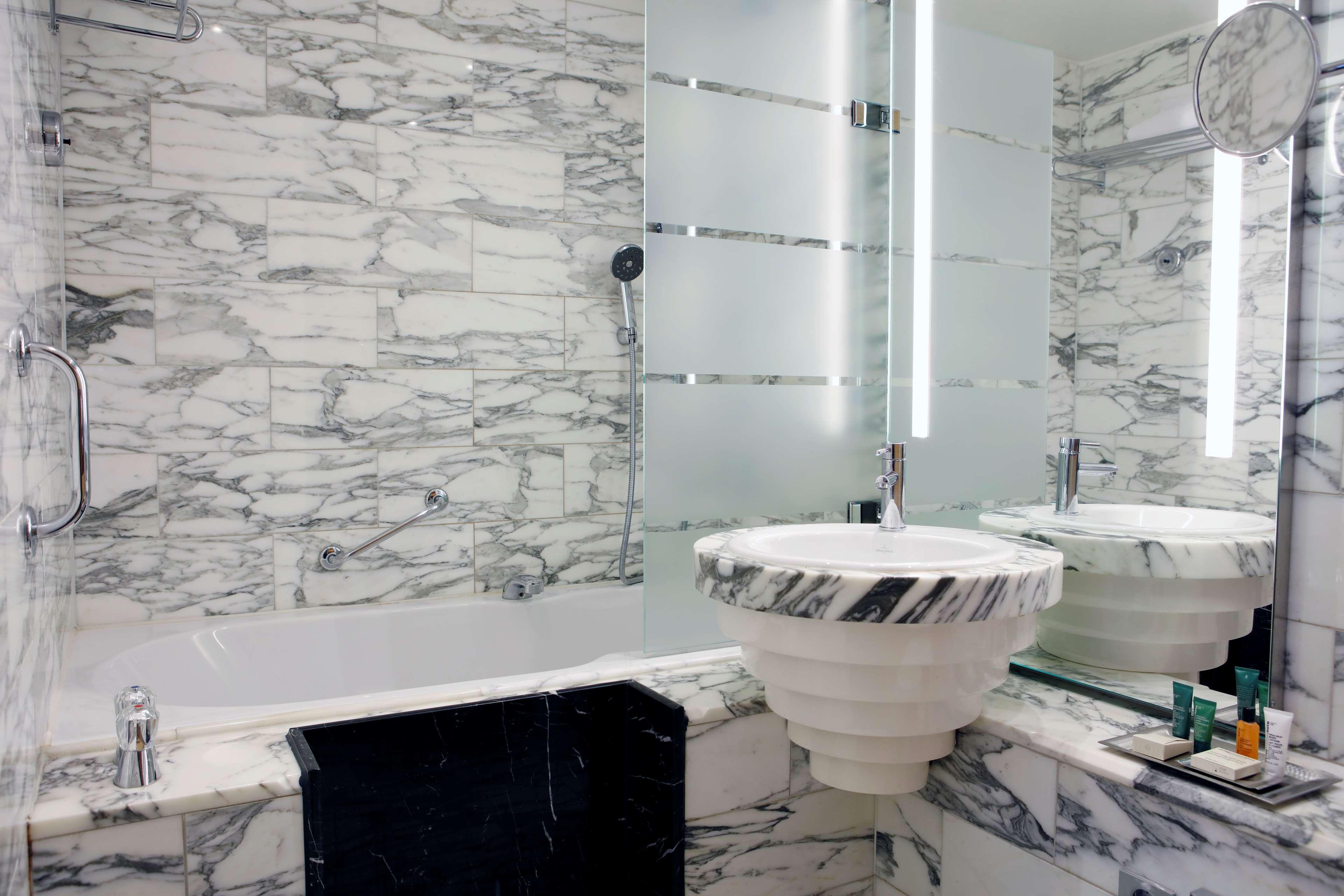 Double Deluxe King Bed