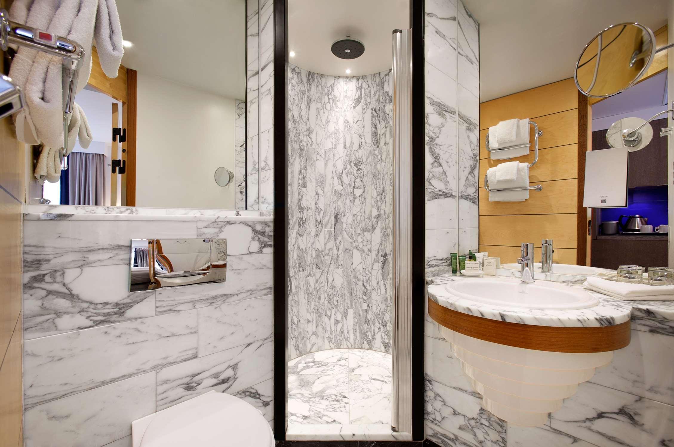 Double Guest Room Queen Bed