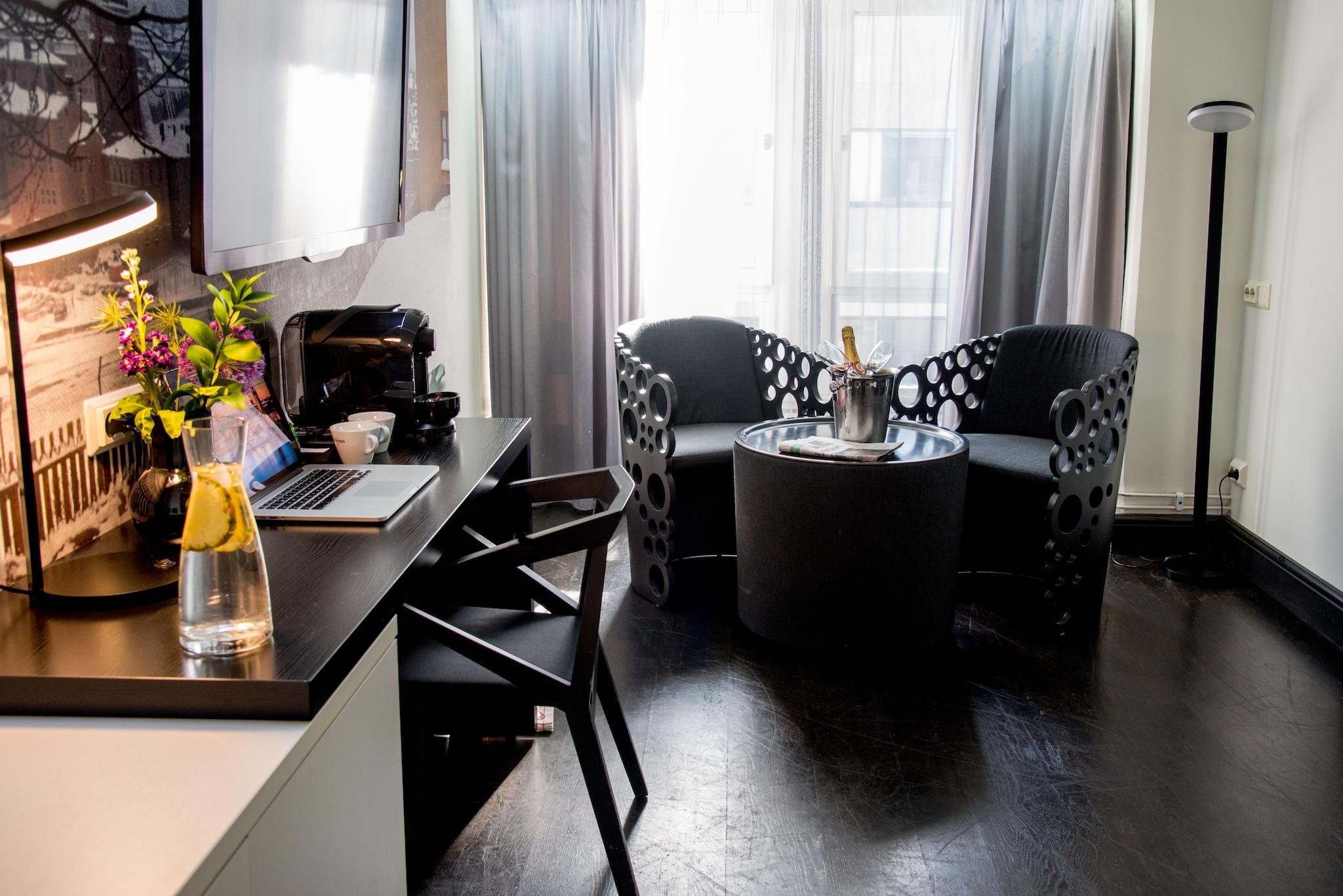 Double Deluxe Queen Bed