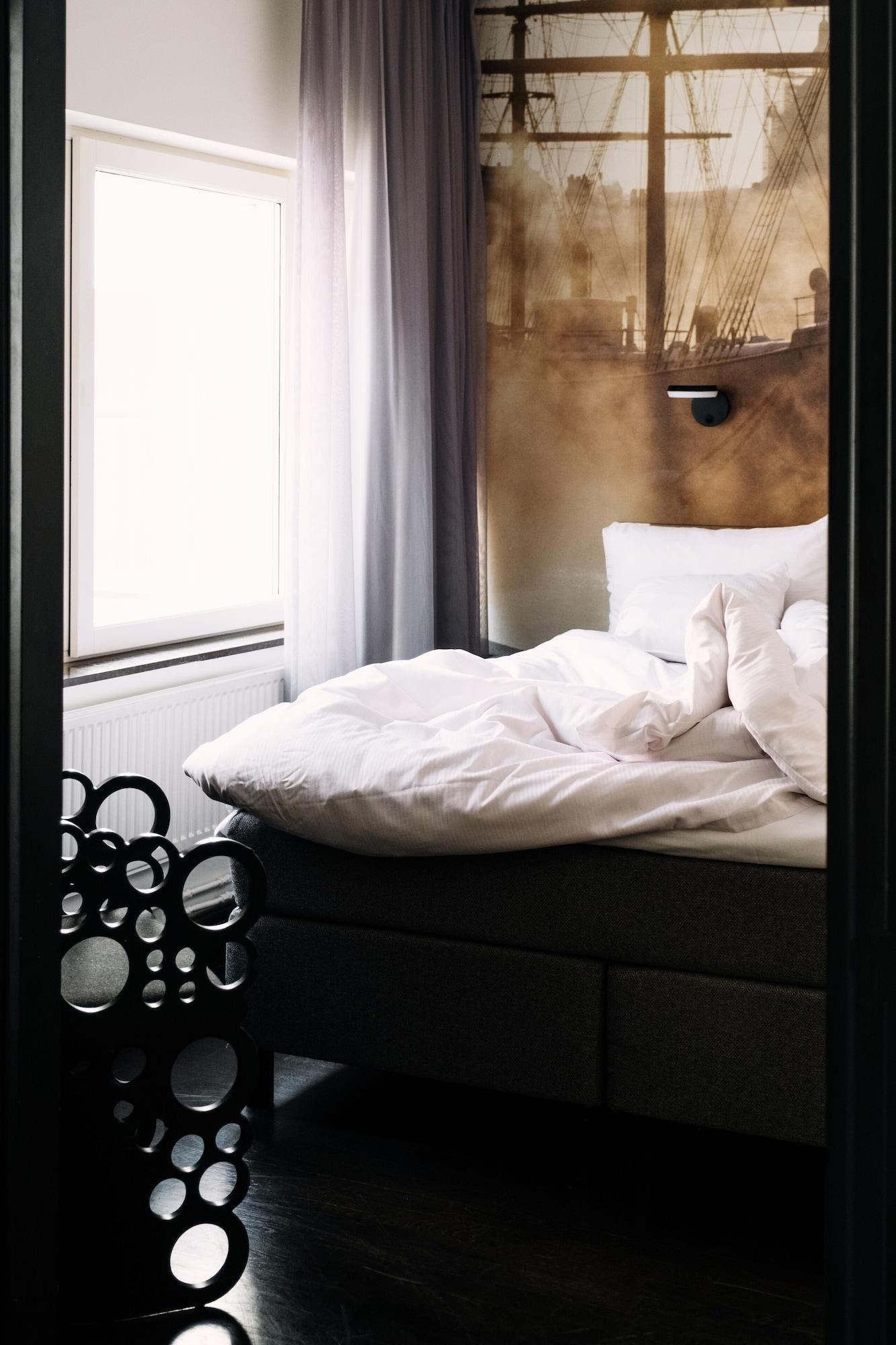 Double Deluxe Queen Bed