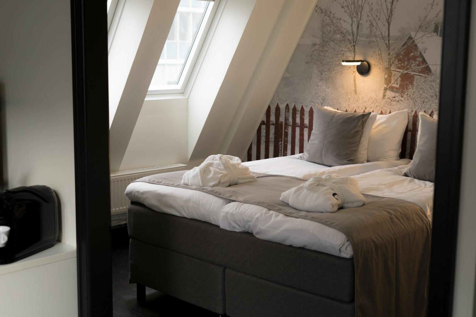 Double Deluxe Queen Bed