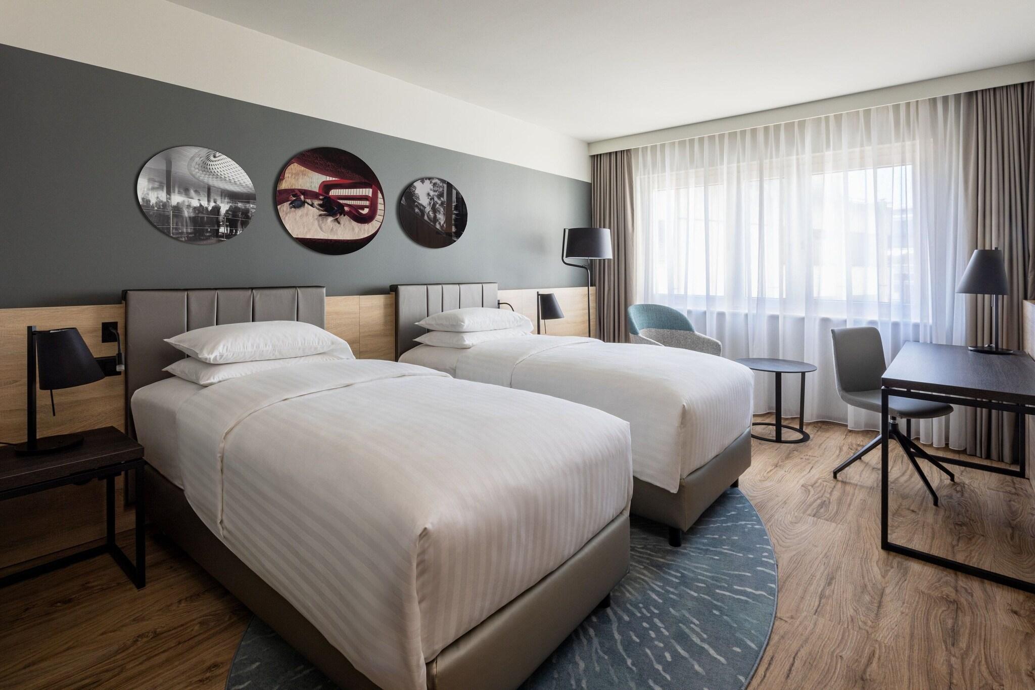 Double Deluxe King Bed