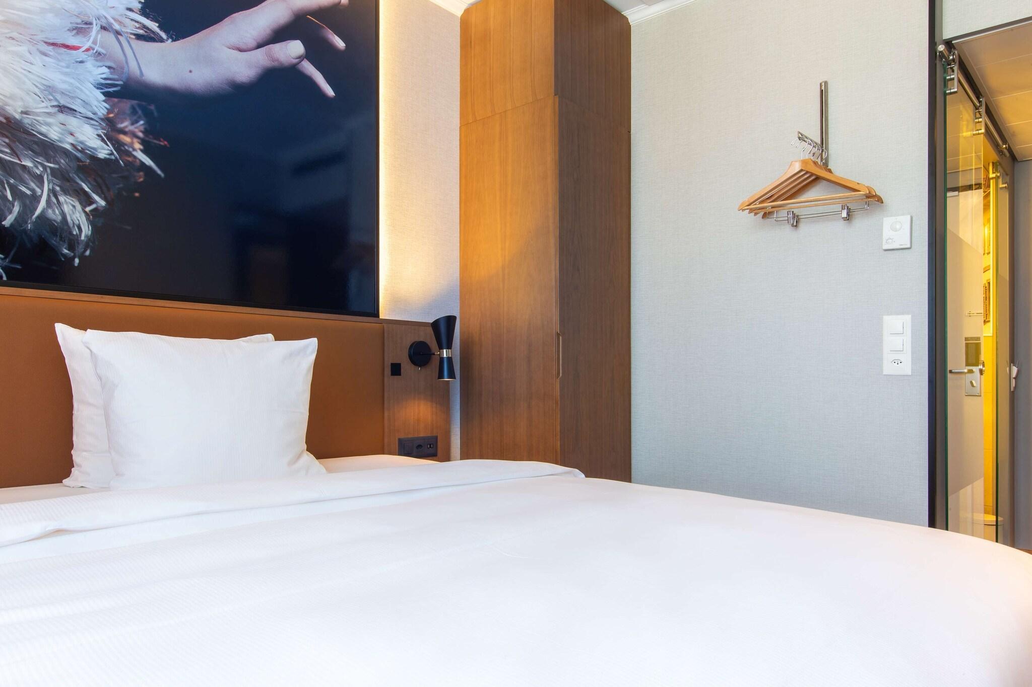 Double Queen Size Bed