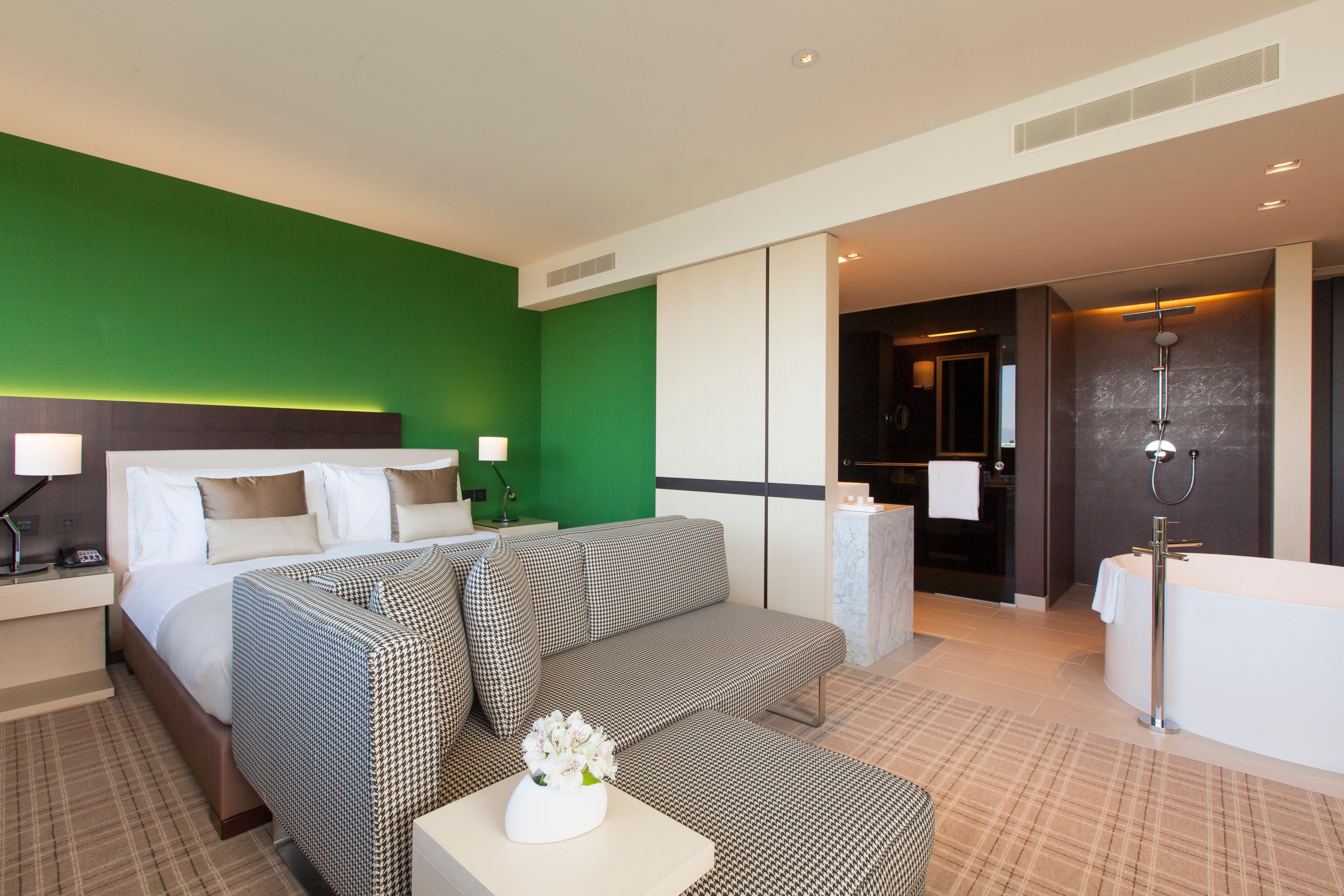 Junior Suite King Size Bed