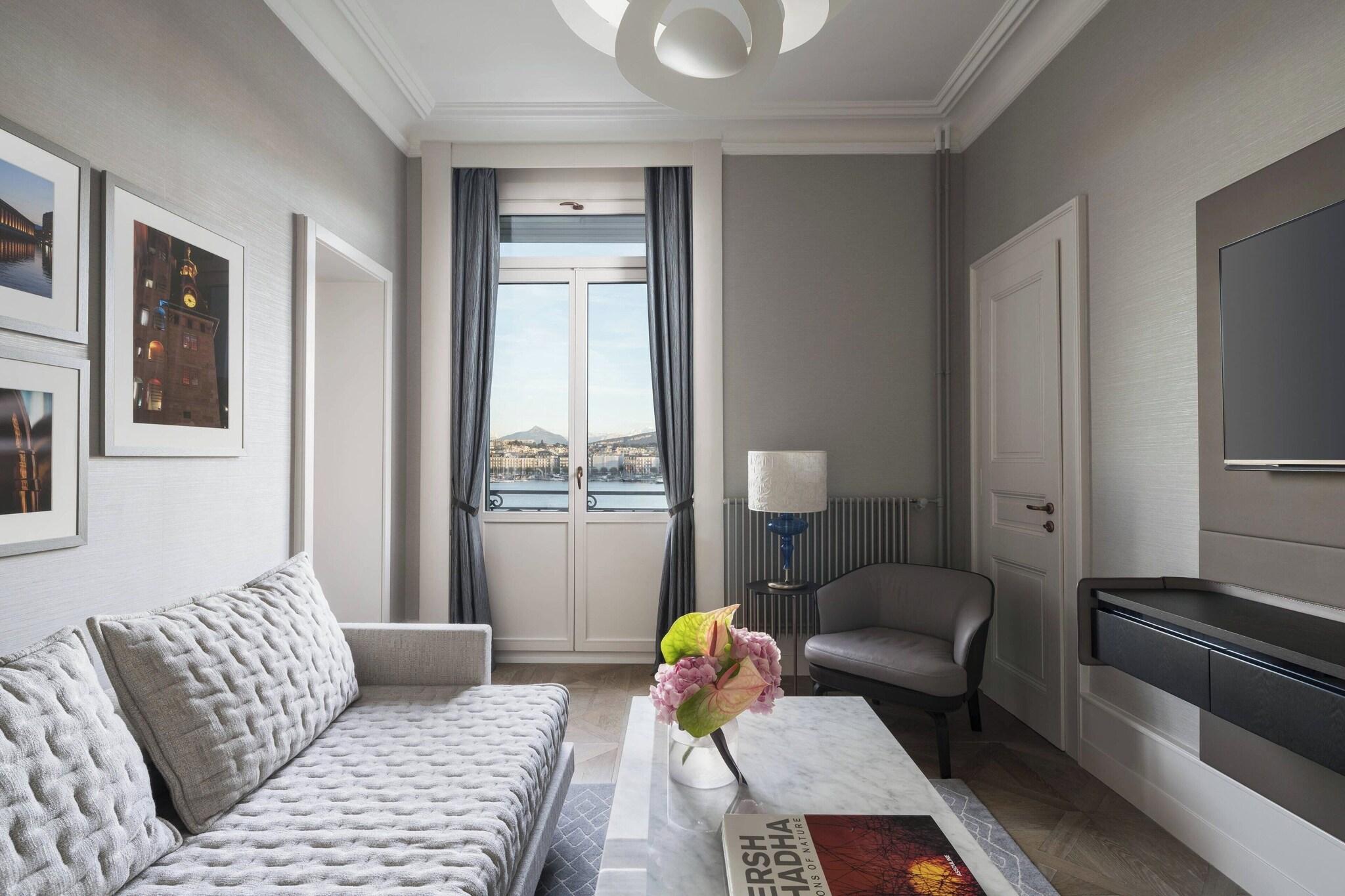 Suite King Size Bed