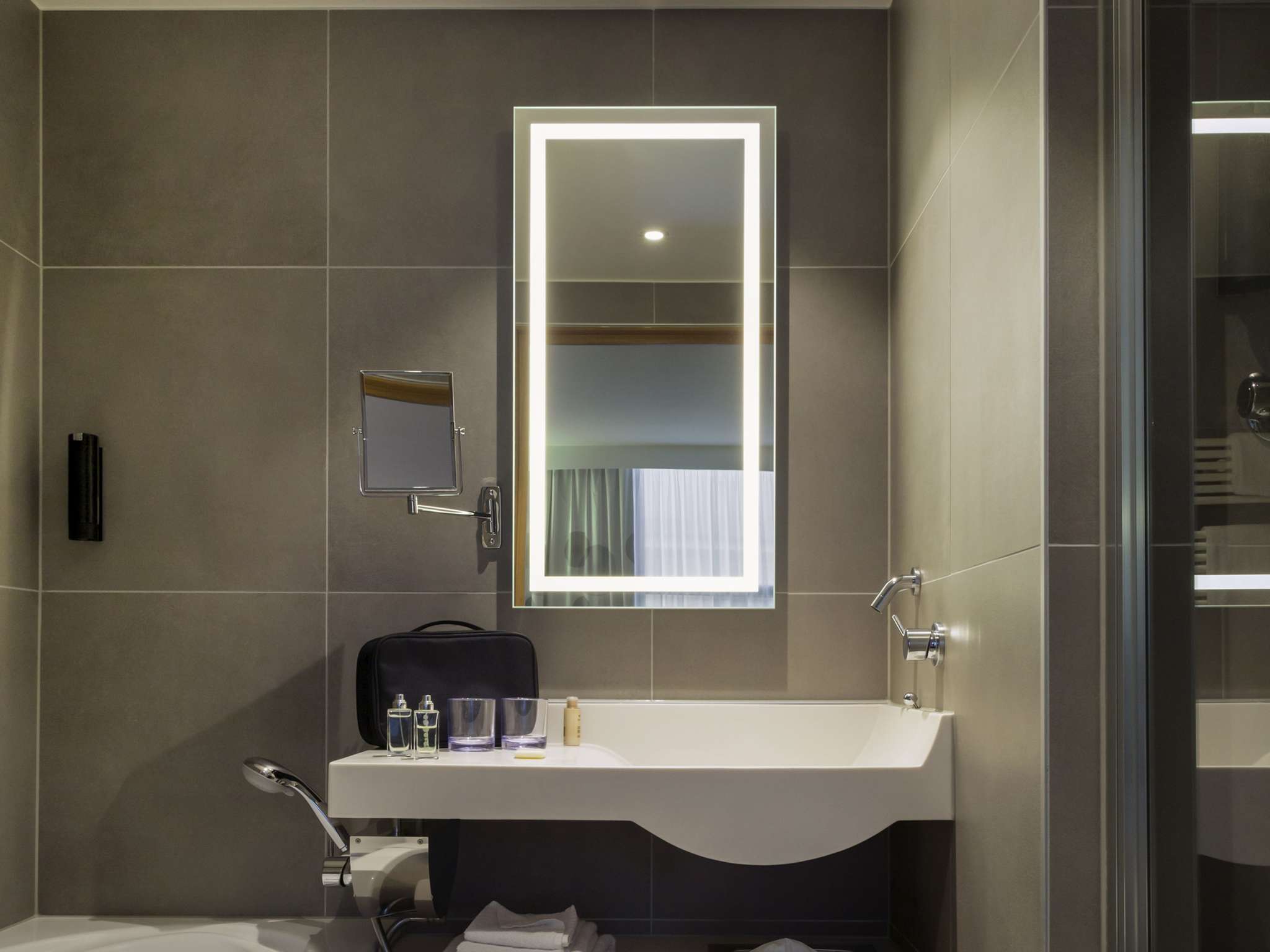 Double Executive Queen Bed