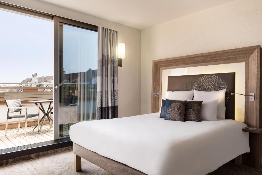 Double Executive Queen Bed