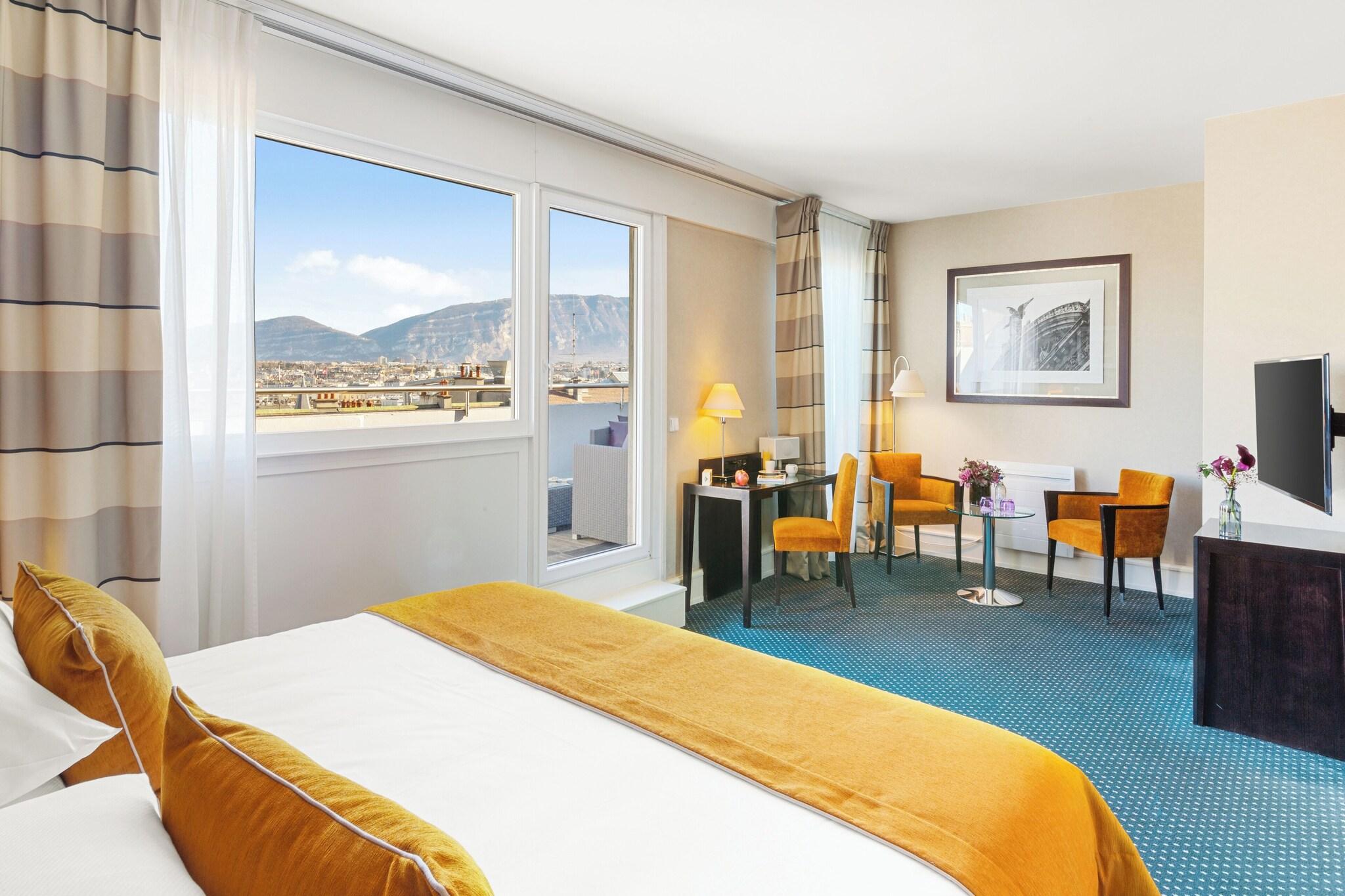 Double Executive Queen Bed