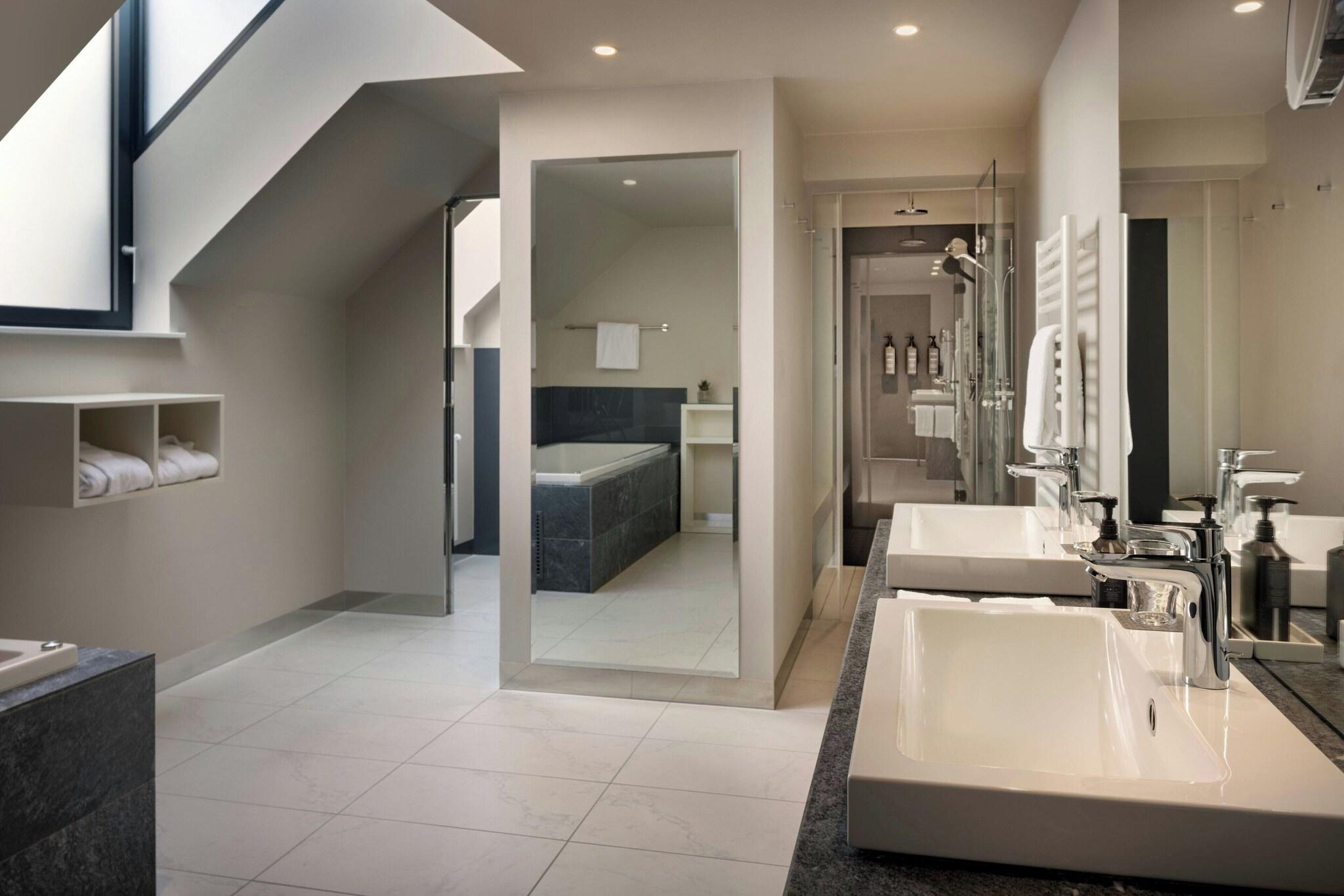 Suite King Bed One Bedroom 