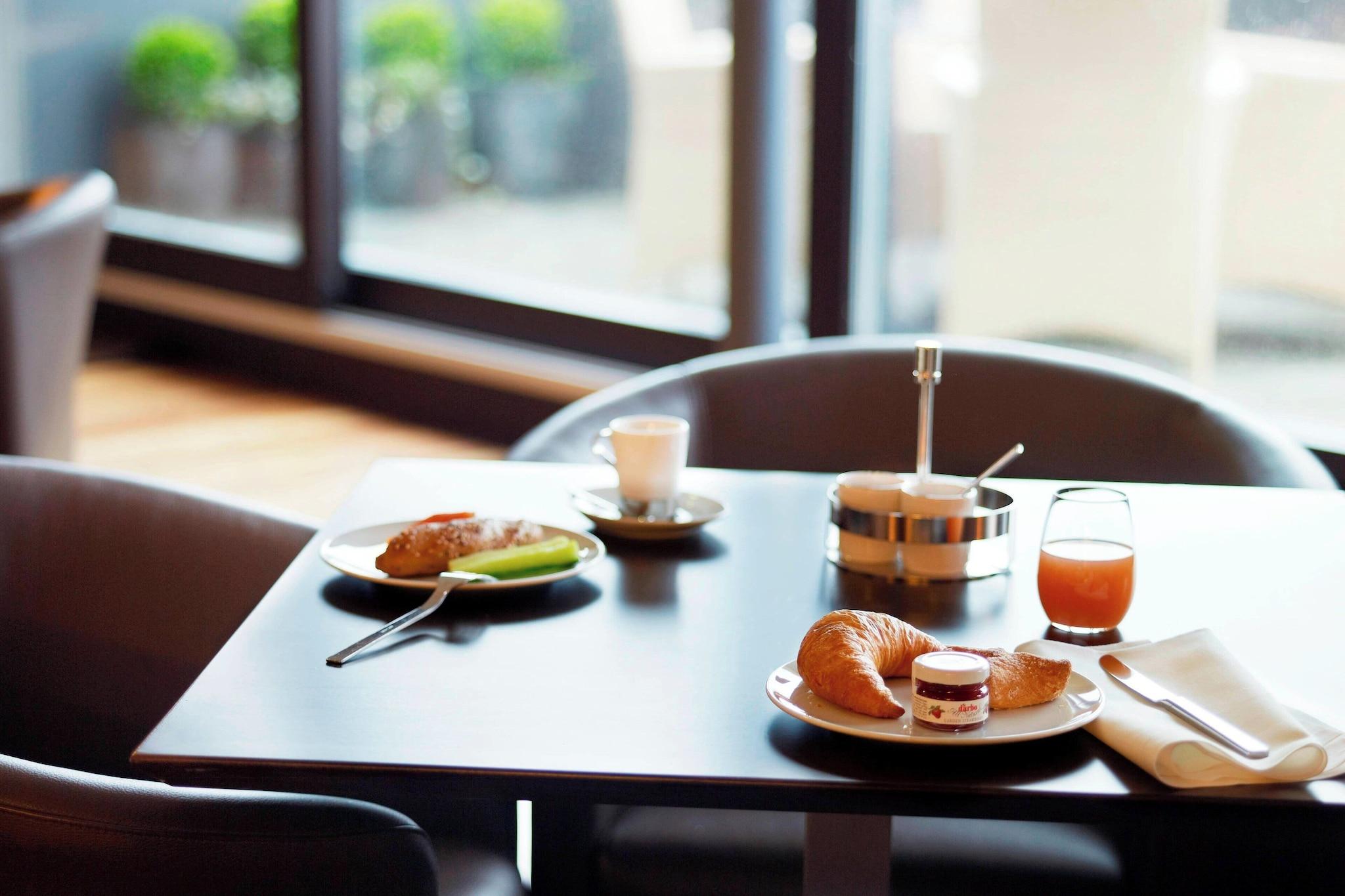 Double Club King Bed