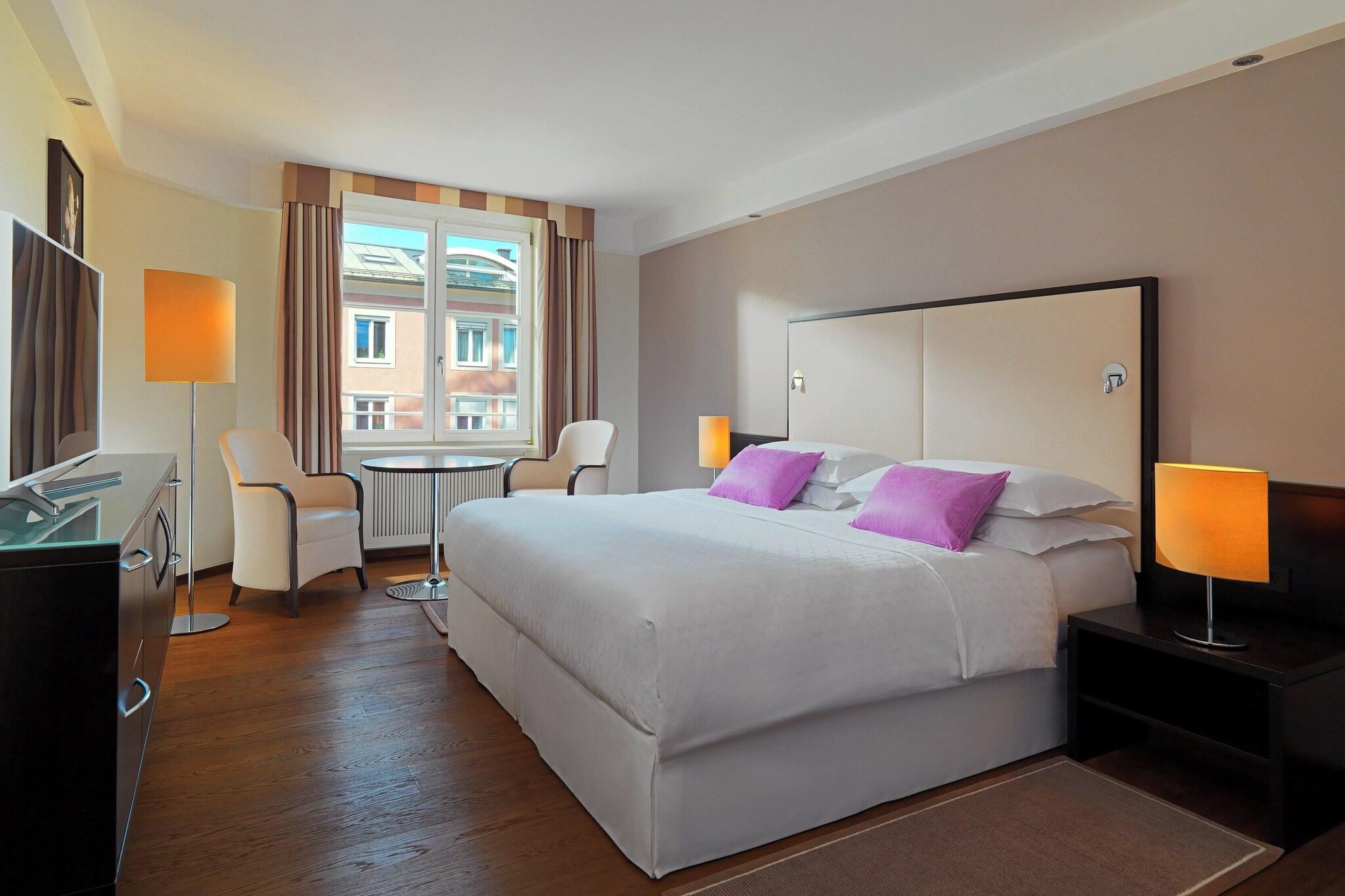 Double Club King Bed