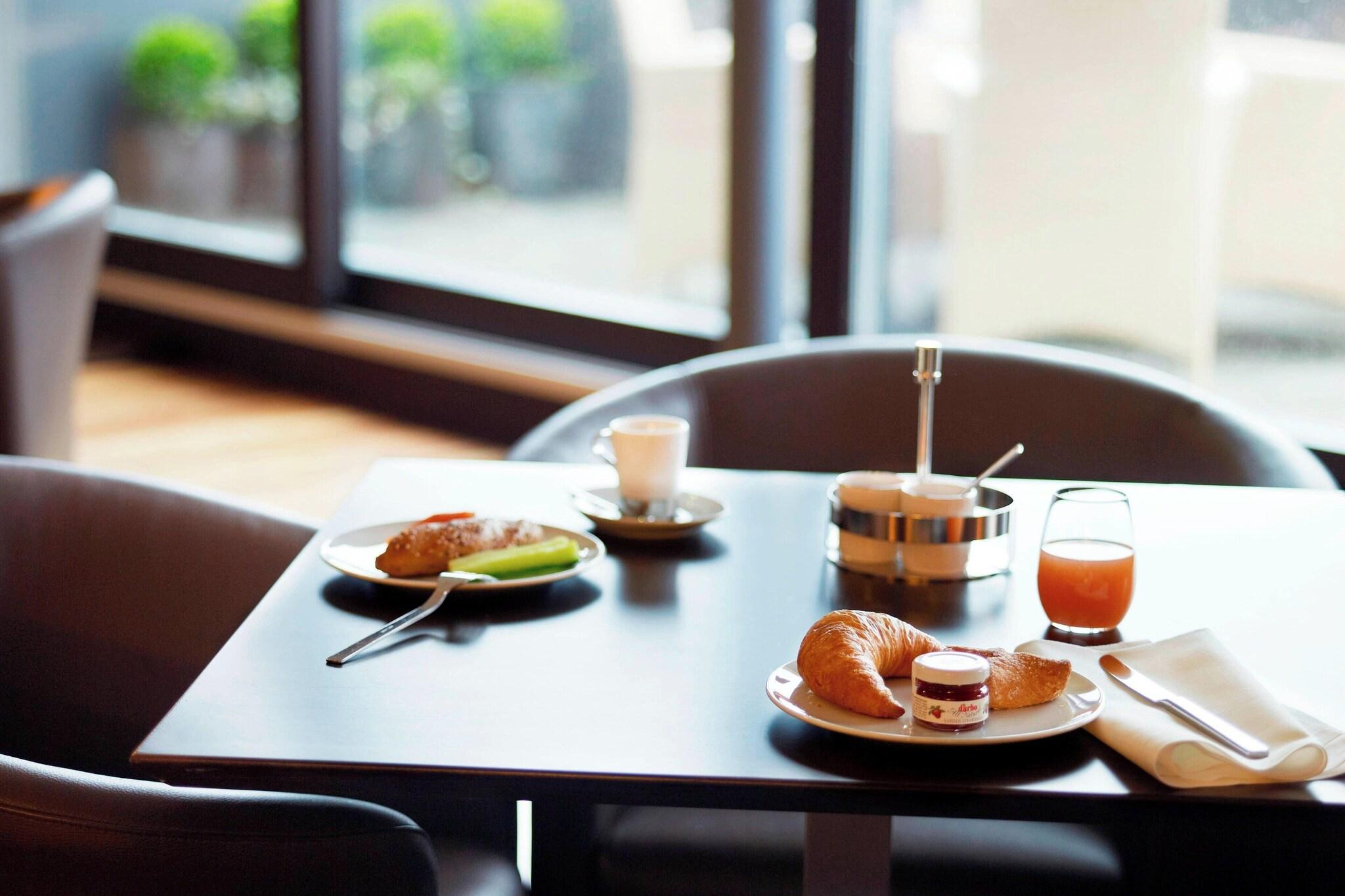 Double Club King Bed