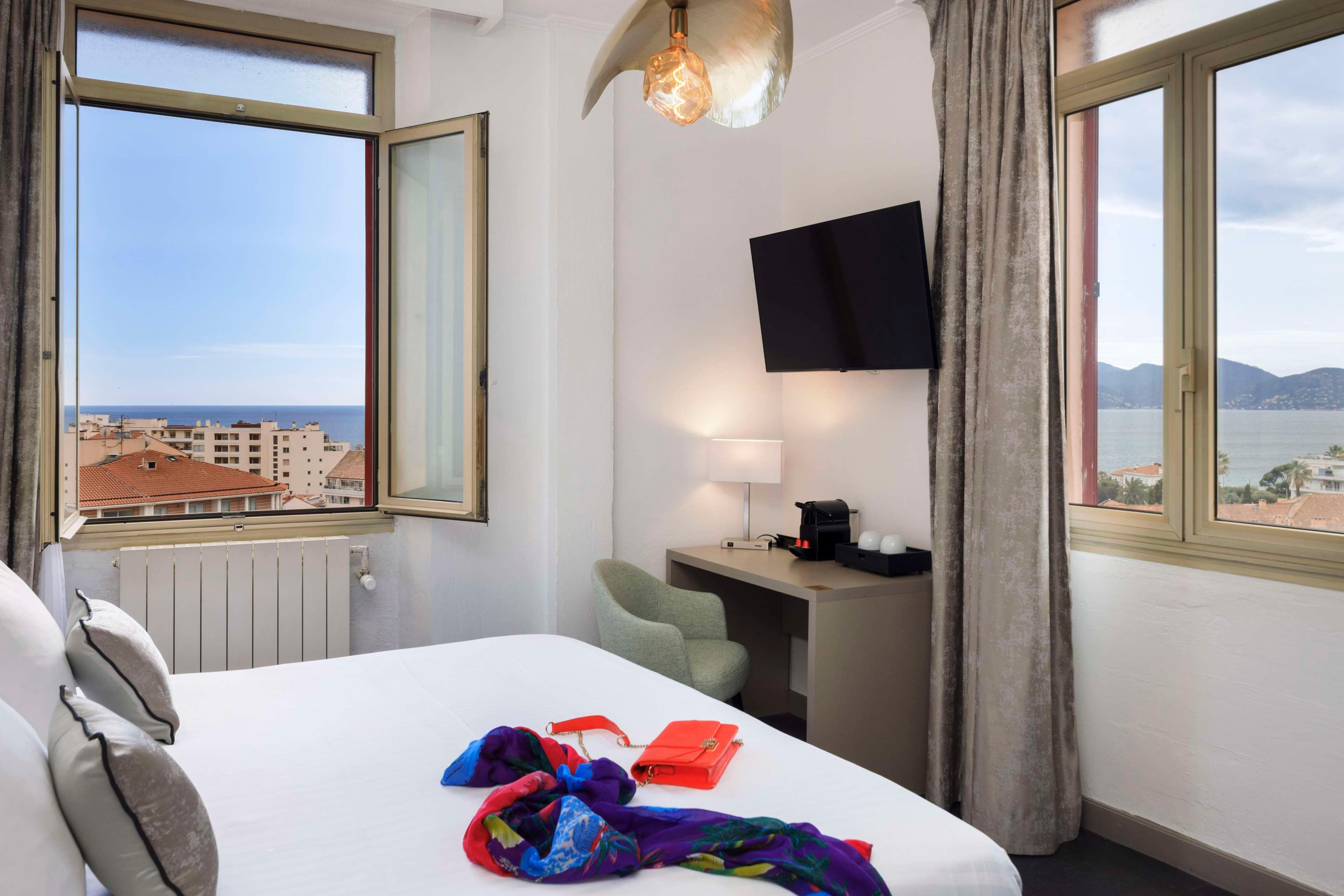 Double or Twin Deluxe Sea View