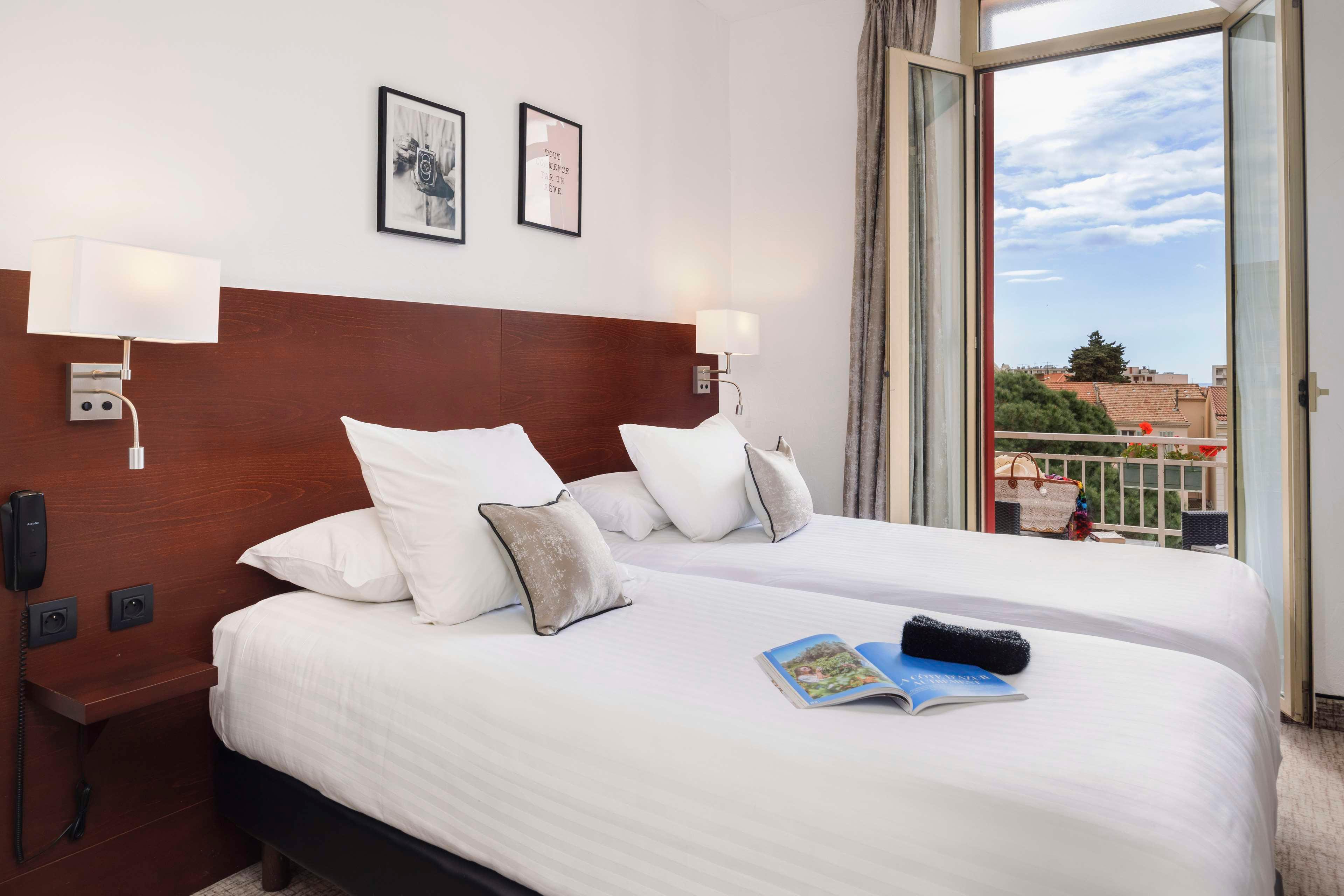 Double or Twin Deluxe Sea View