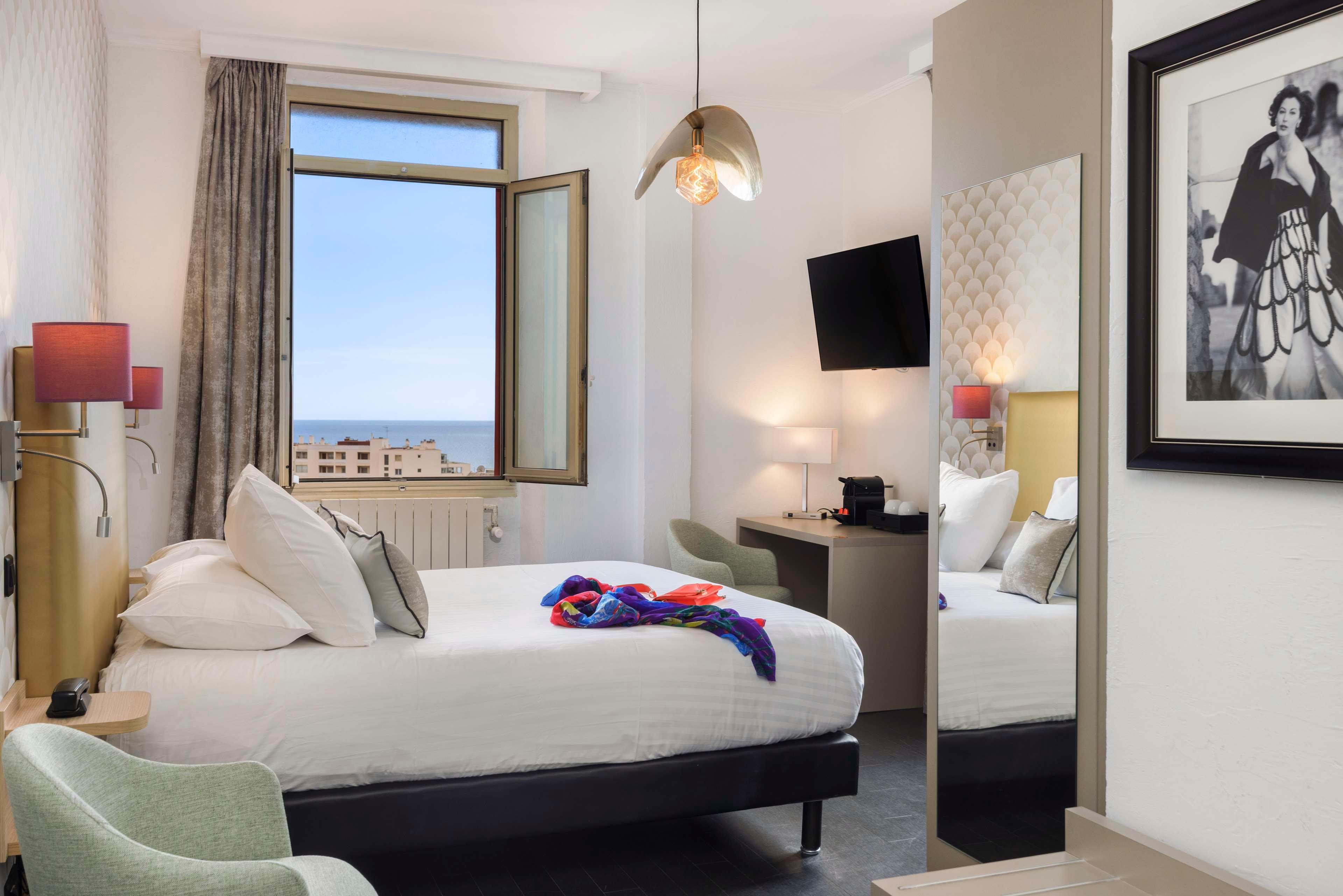 Double or Twin Deluxe Sea View