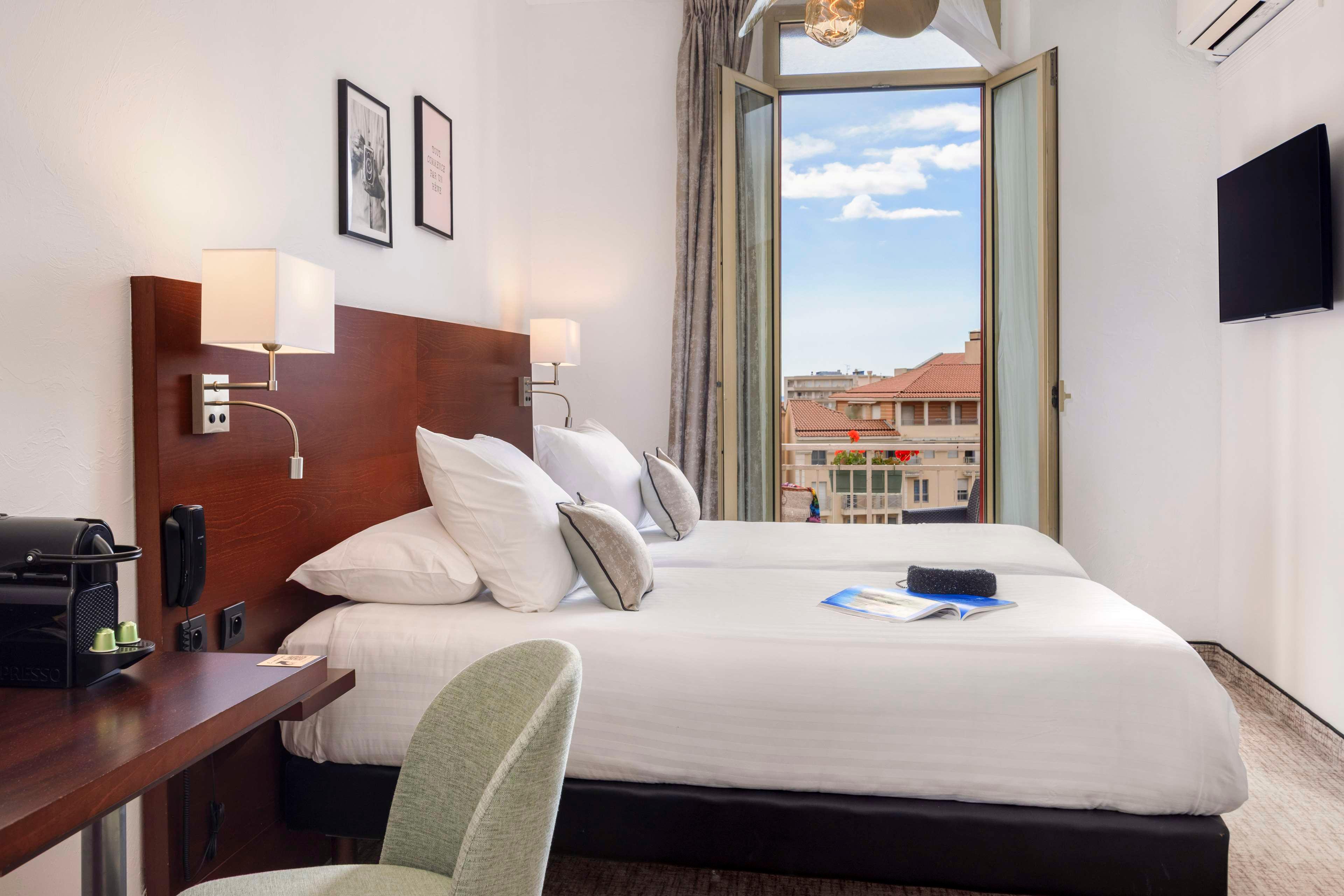 Double or Twin Deluxe Sea View