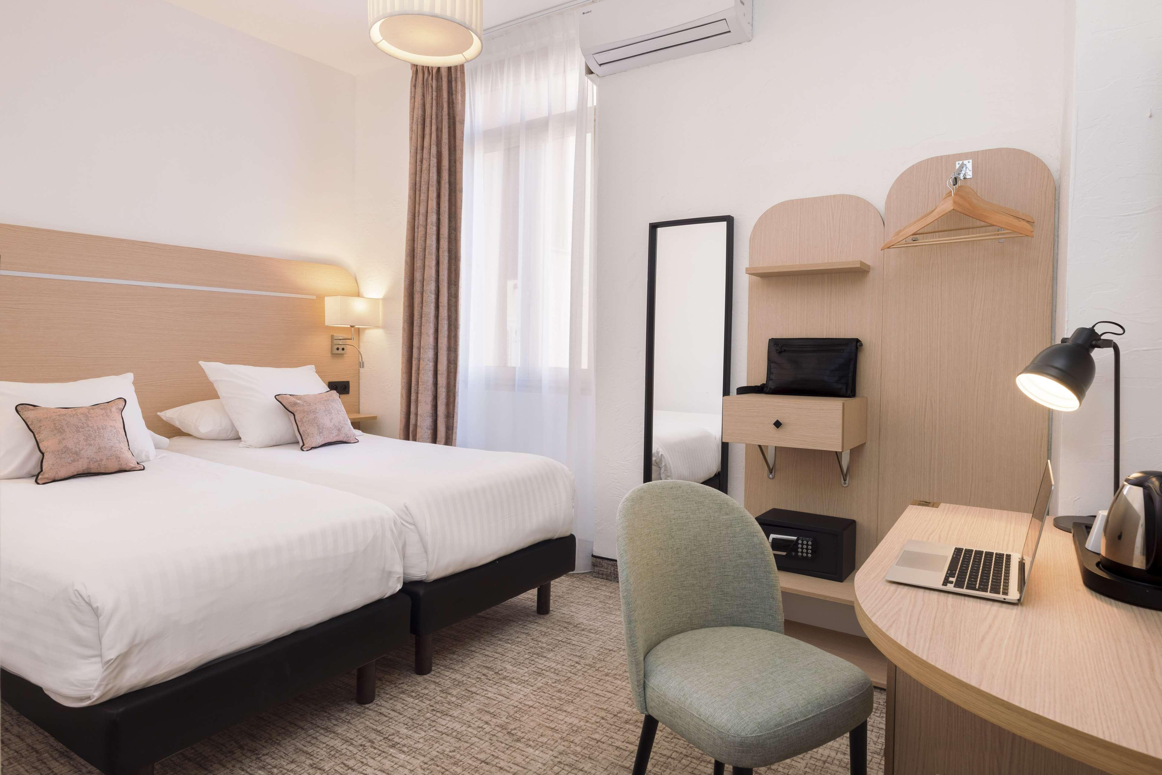 Double or Twin Standard