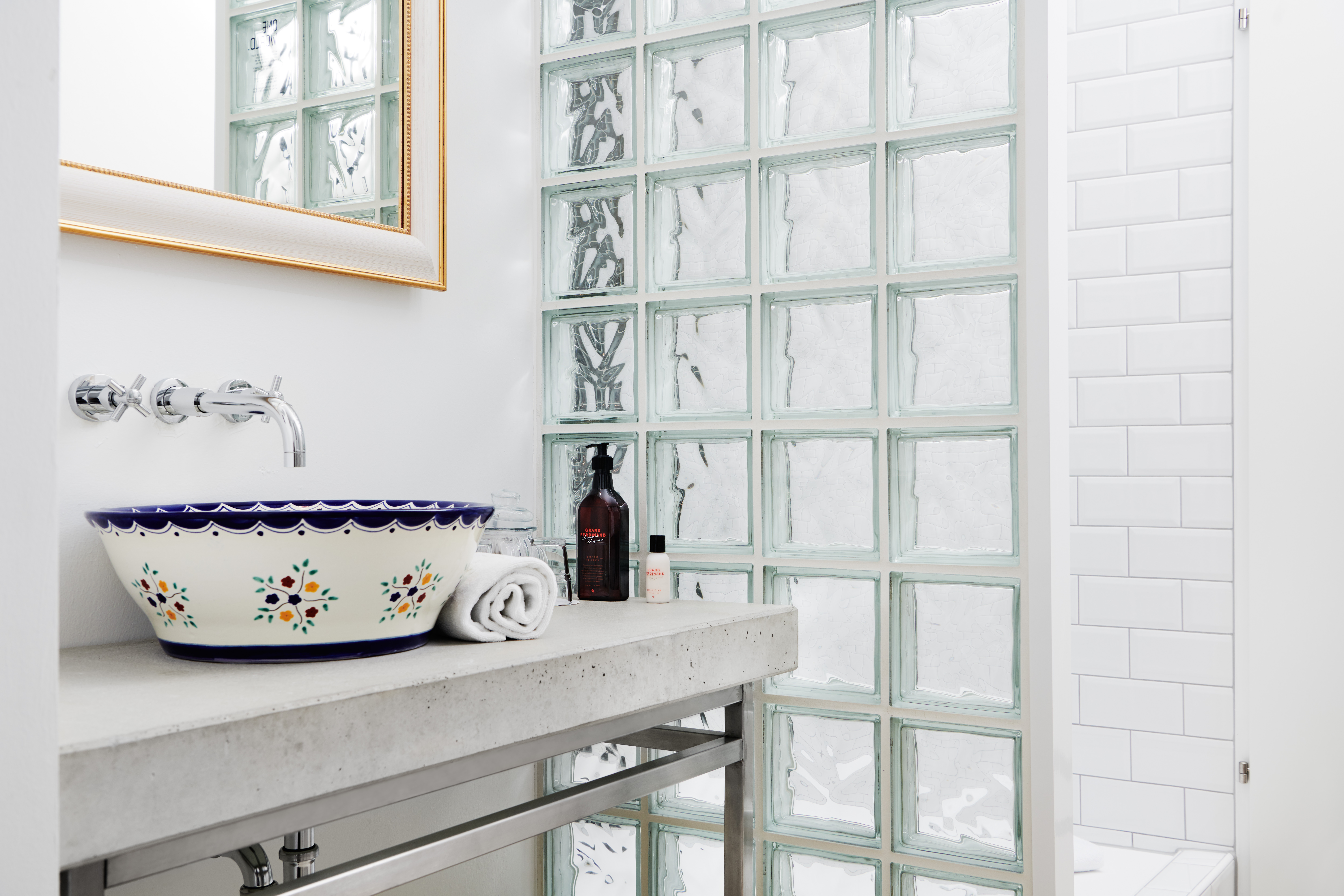 Double King Bed One Bedroom 