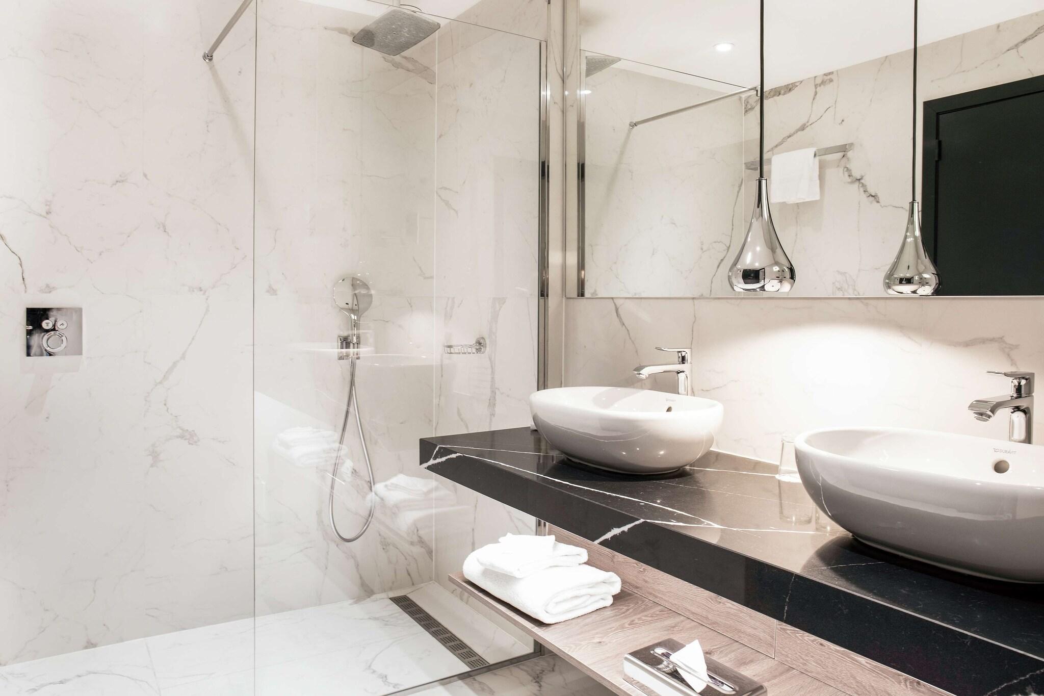 Junior Suite King Size Bed