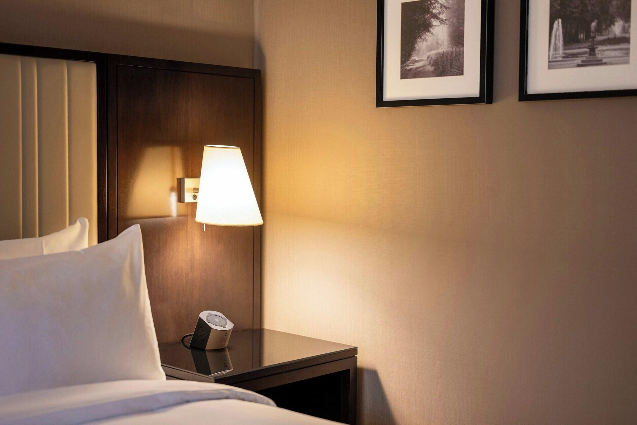 Double Club Queen Bed