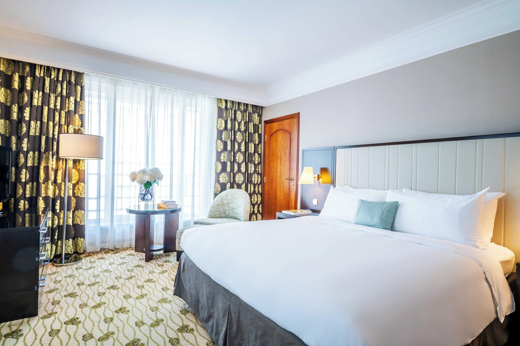 Double Club King Bed