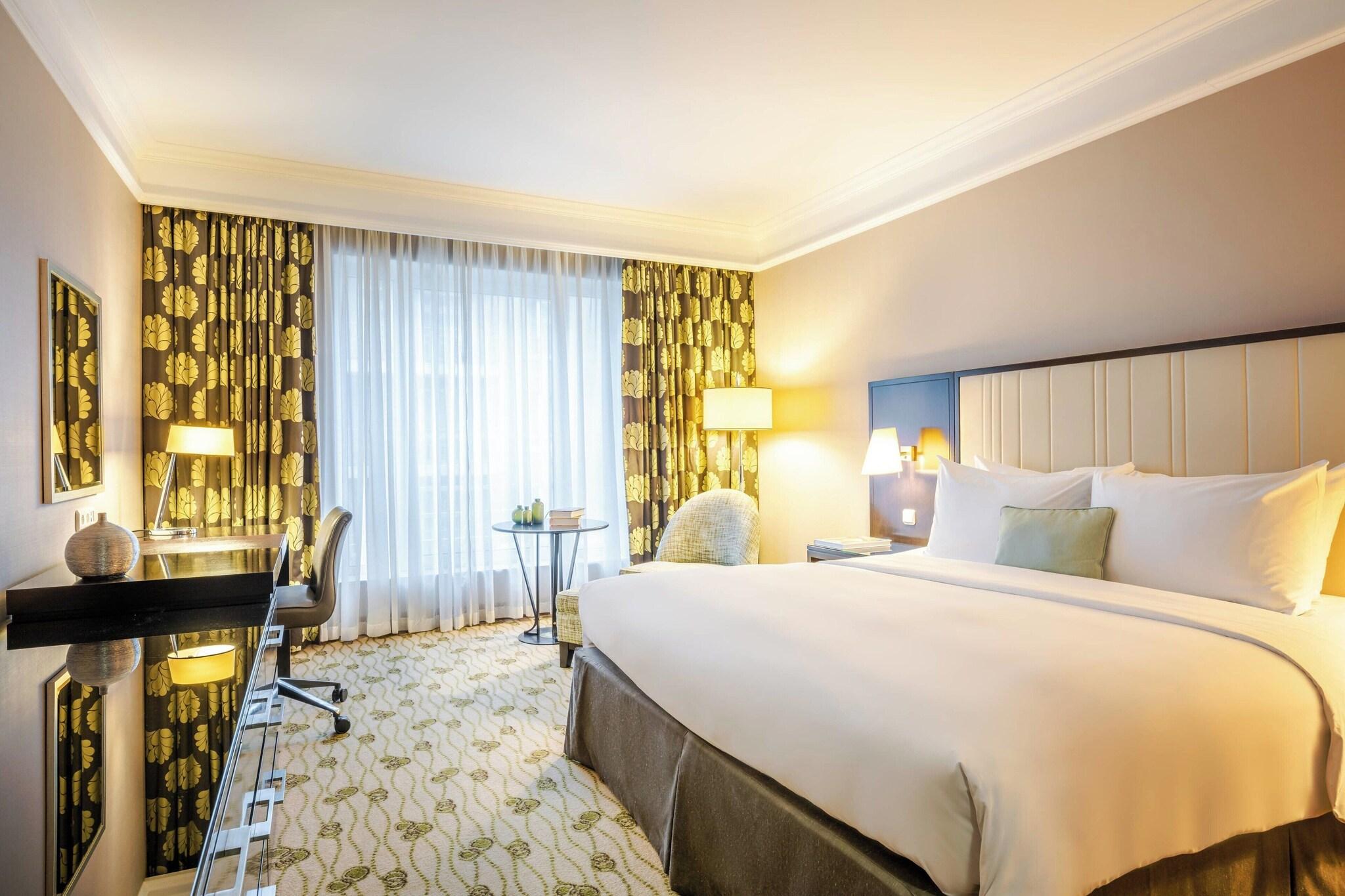 Double Executive Queen Bed