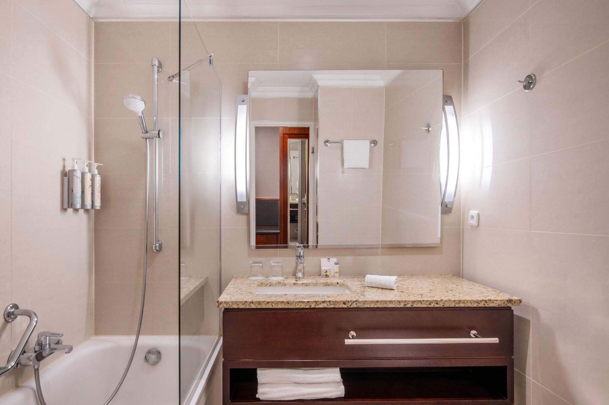 Double Deluxe King Bed