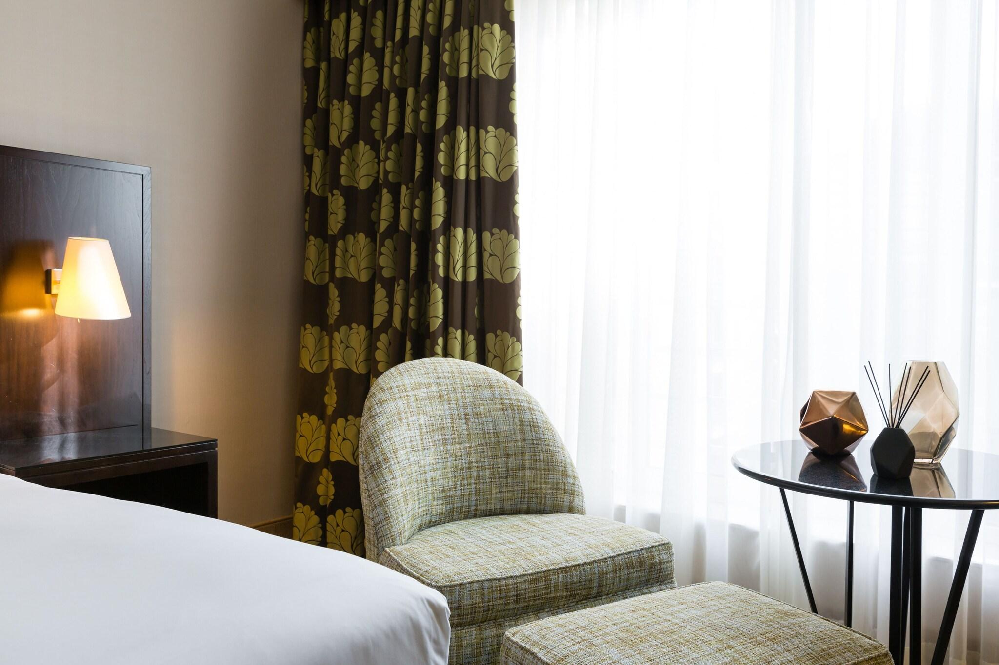 Double Deluxe King Bed